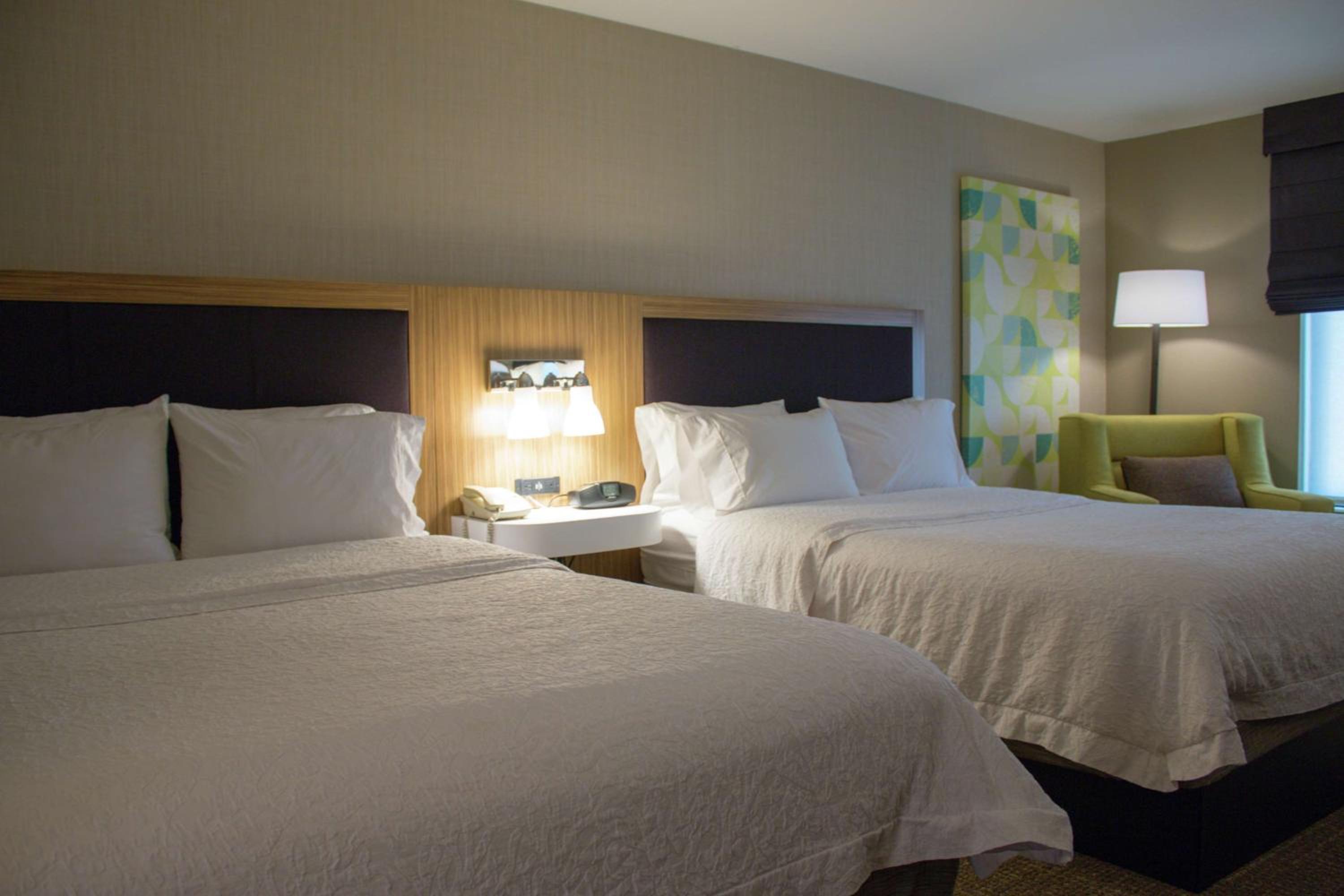 Room with Two Queen Beds - Non-Smoking photo 2