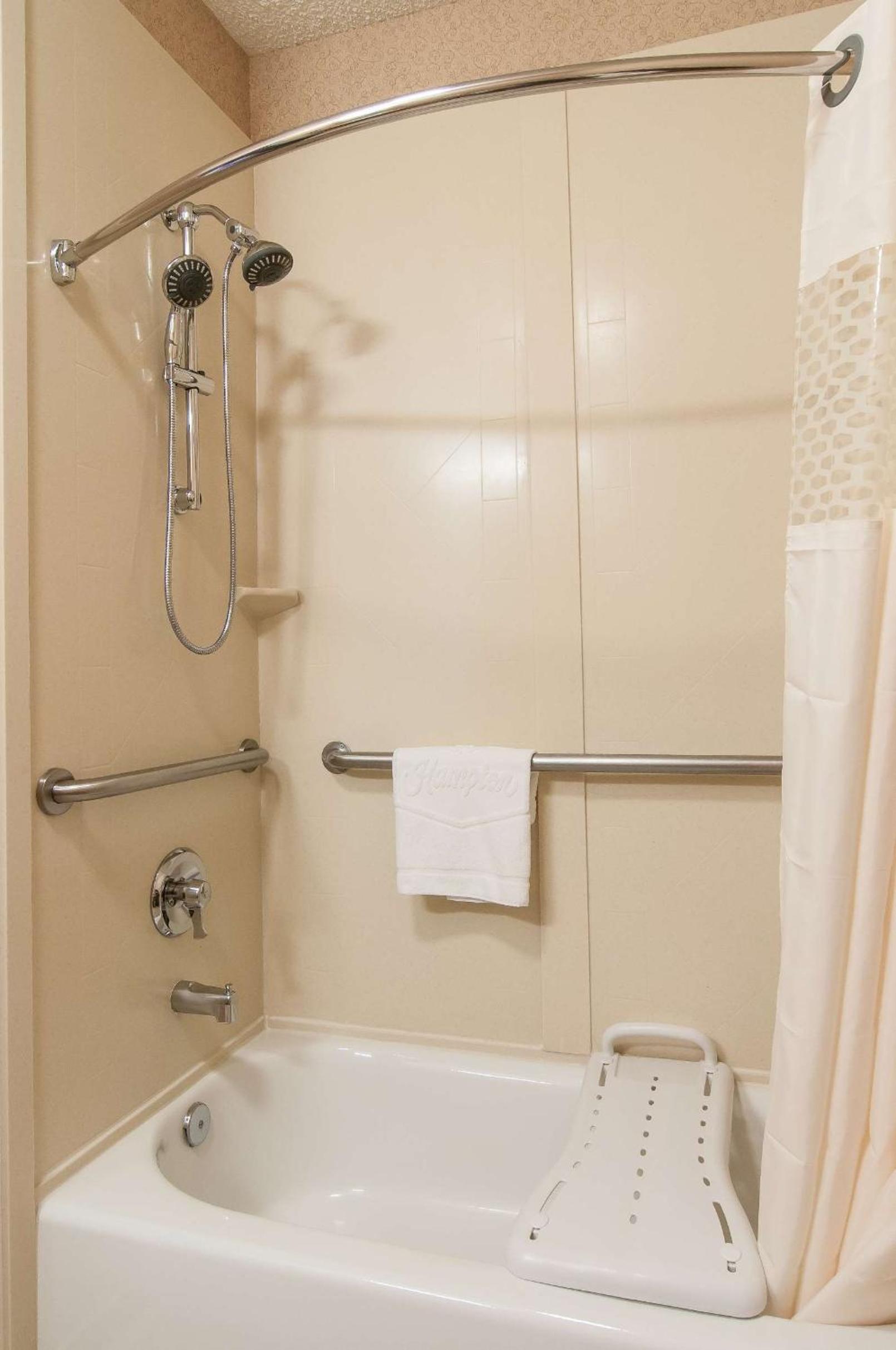 King Room - Mobility Access/Non-Smoking photo 3