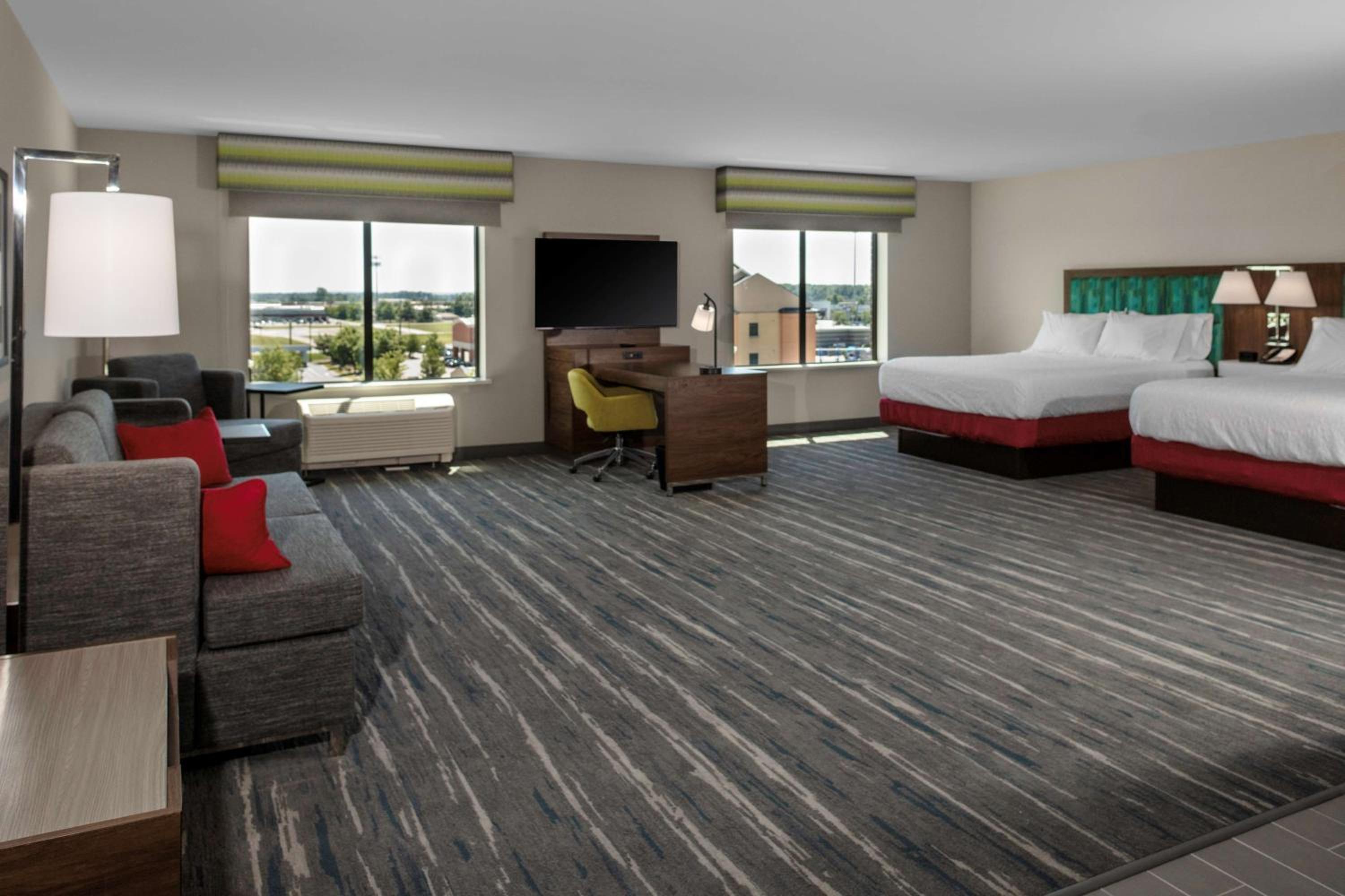Queen Studio Suite with Two Queen Beds - Non-Smoking - Photo 1