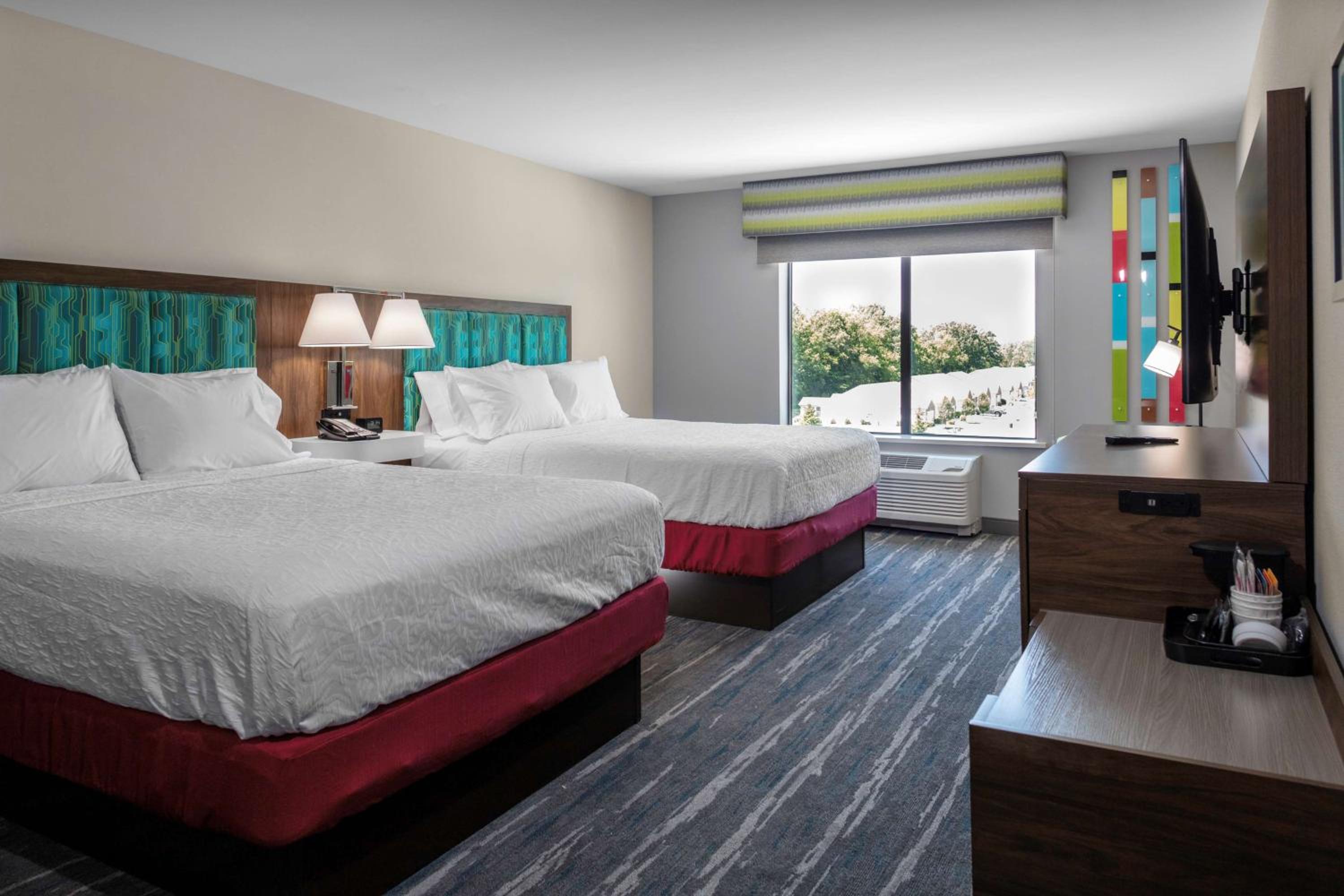 Queen Room with Two Queen Beds - Photo 3