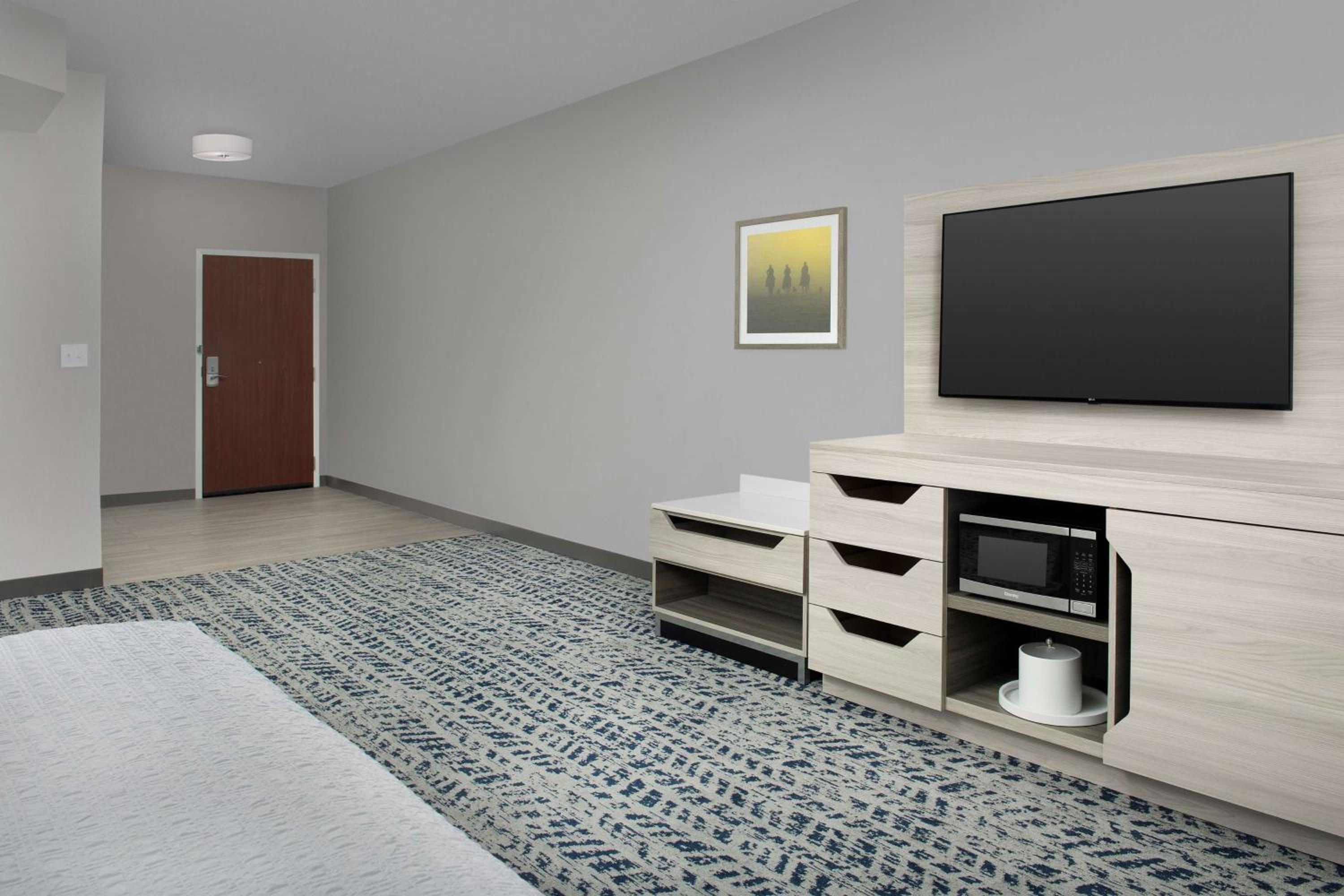 King Room with Accessible Tub - Mobility and Hearing Access/Non-Smoking