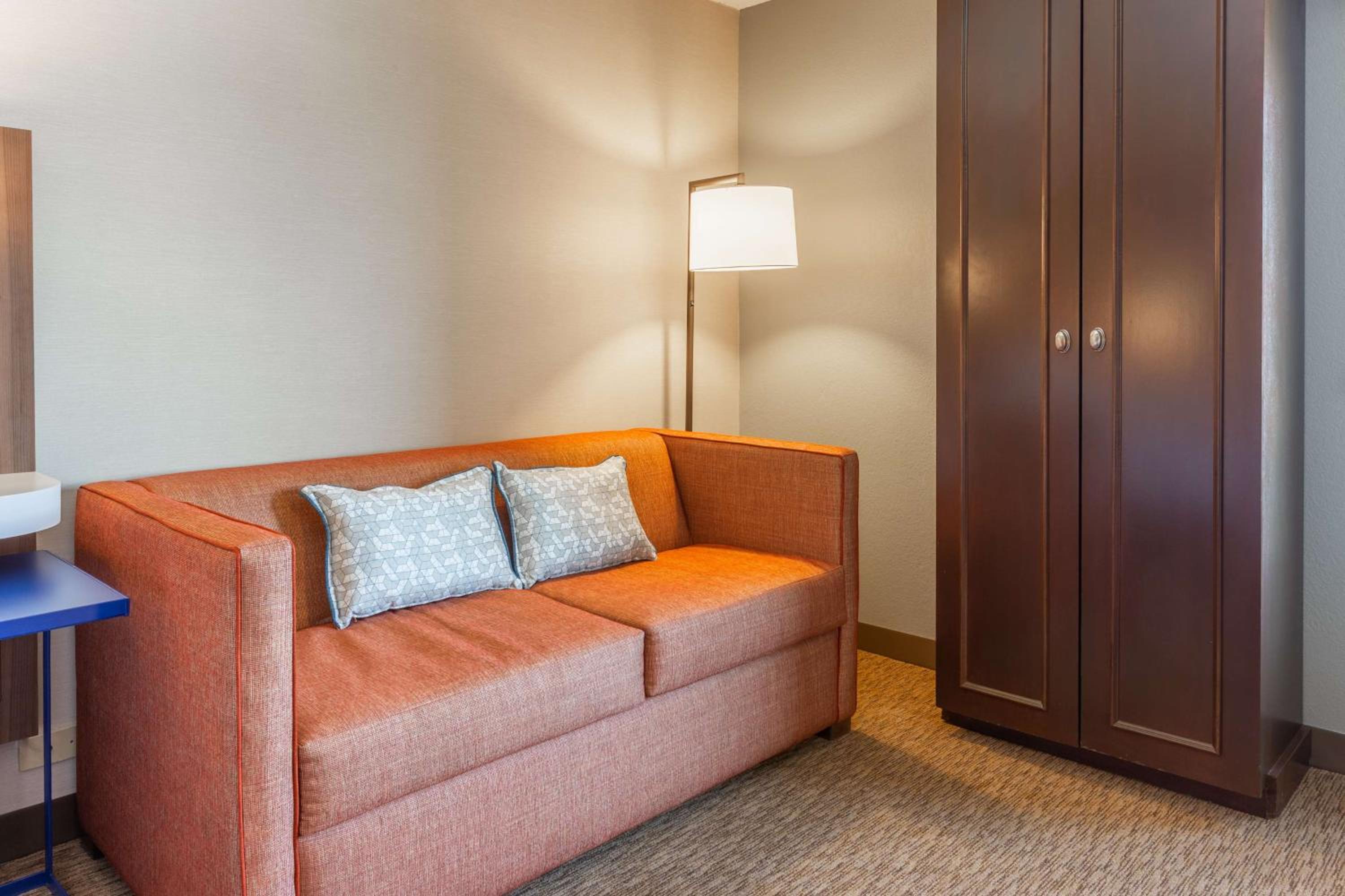 King Room with Sofa Bed and Study - Non-Smoking - Photo 1
