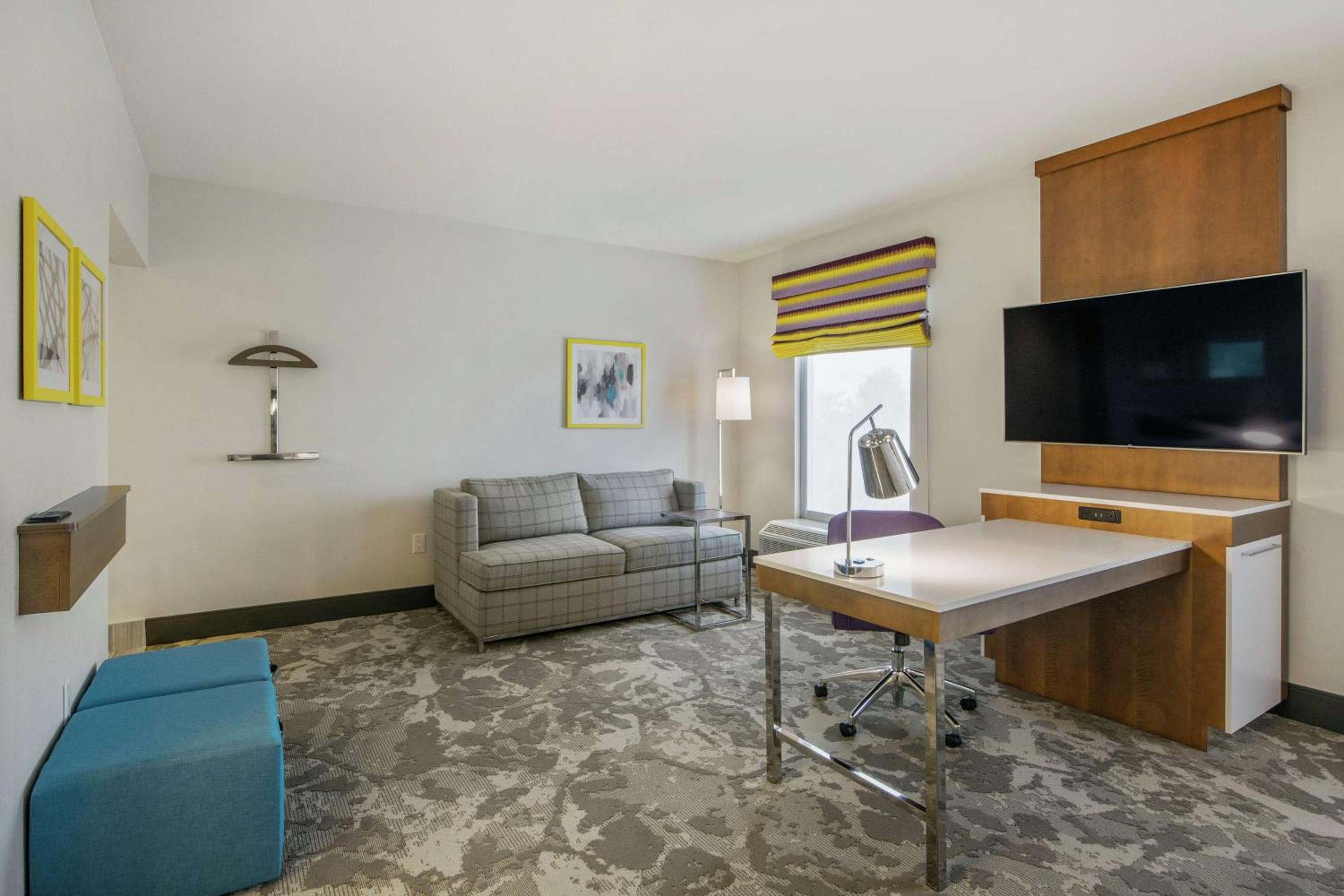 King Studio with Sofa Bed - Non-Smoking - Photo 2