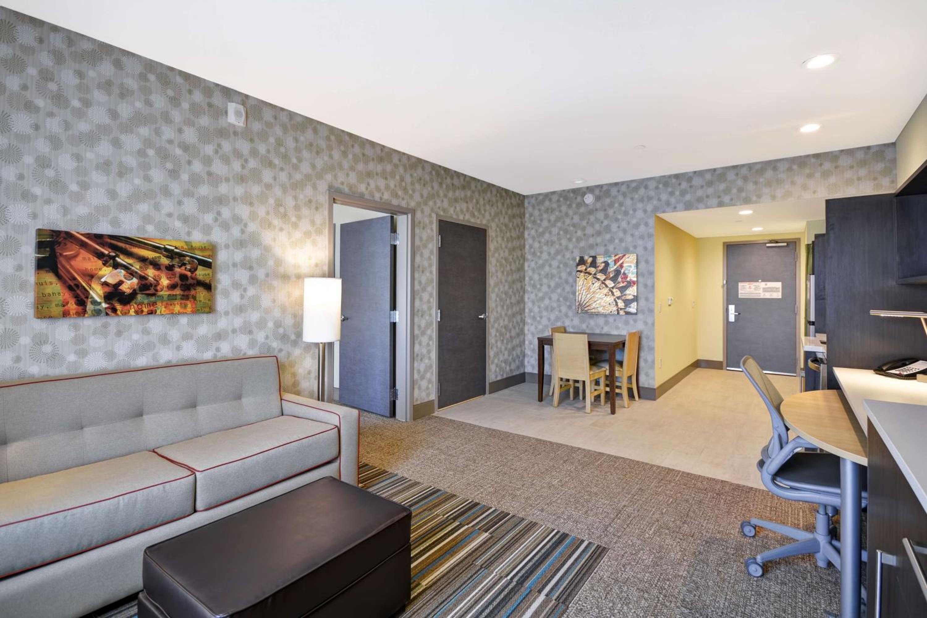 One-Bedroom King Suite - Non-Smoking