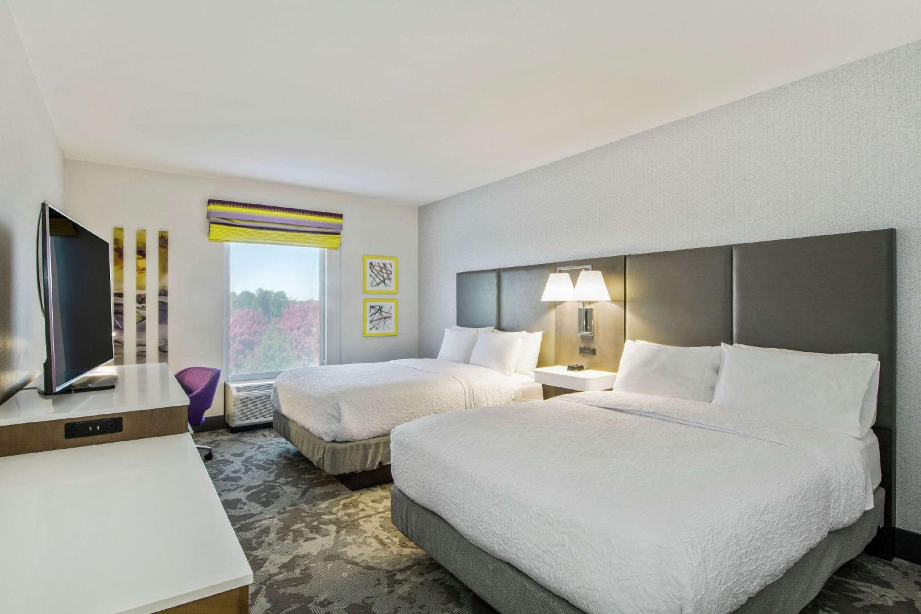 Room with Two Queen Beds - Non-Smoking - Photo 2