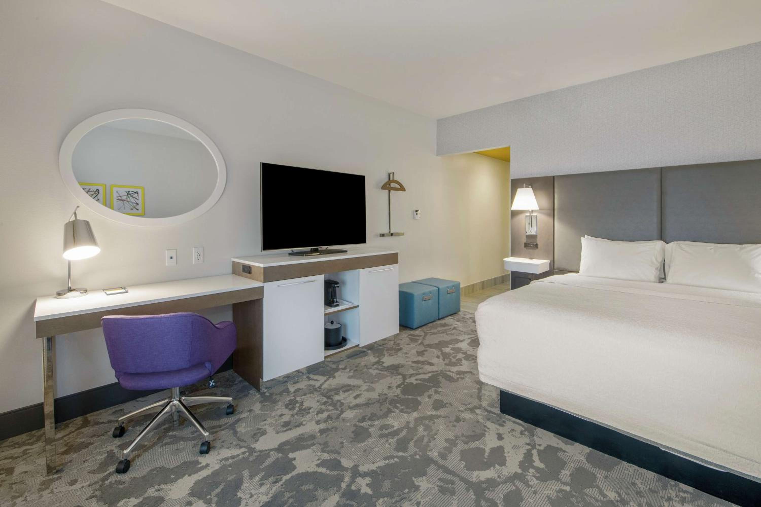 King Room with King Bed - Non-Smoking - Photo 1