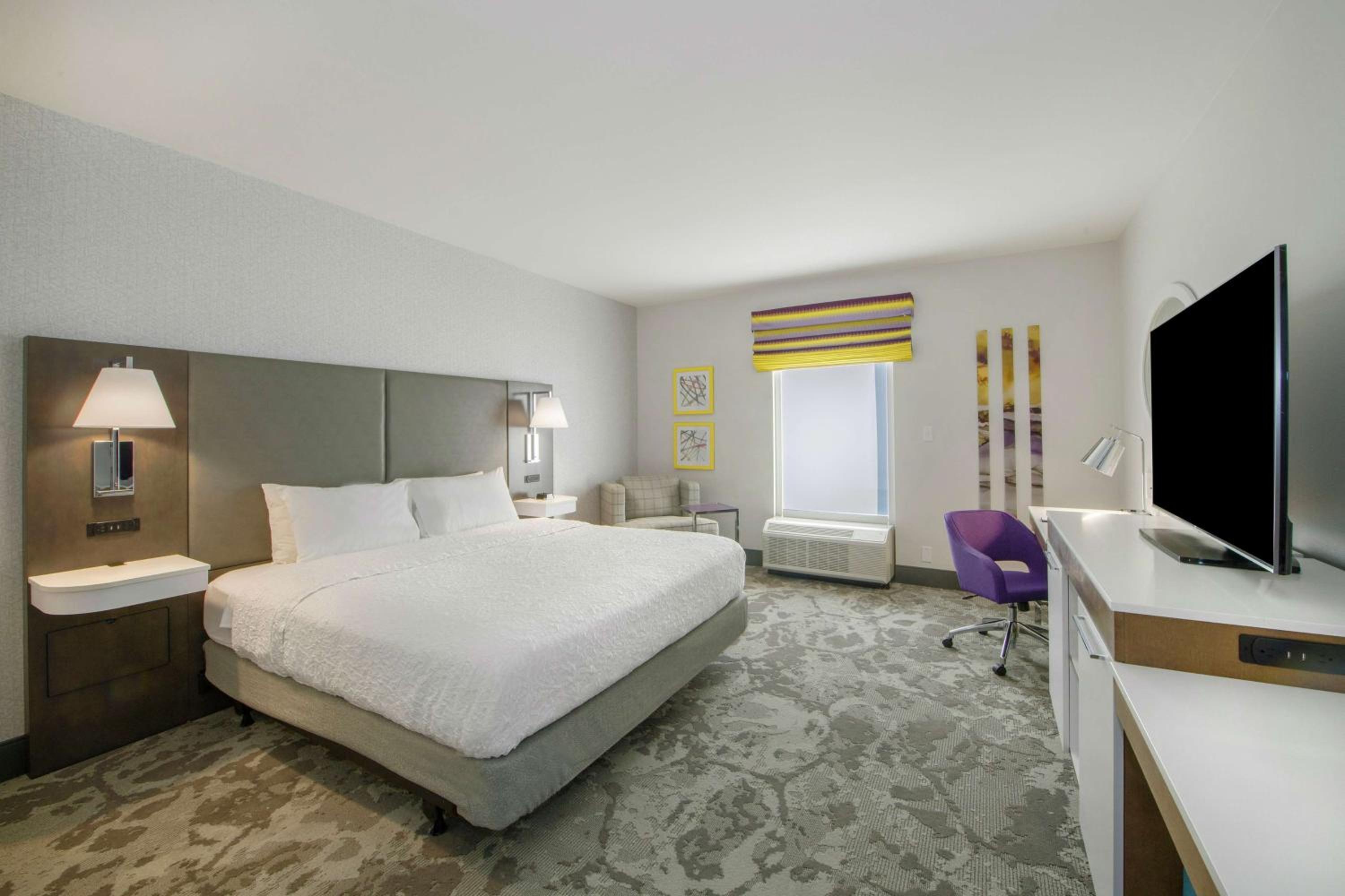 King Room with Accessible Tub - Mobility and Hearing Access/Non-Smoking photo 1