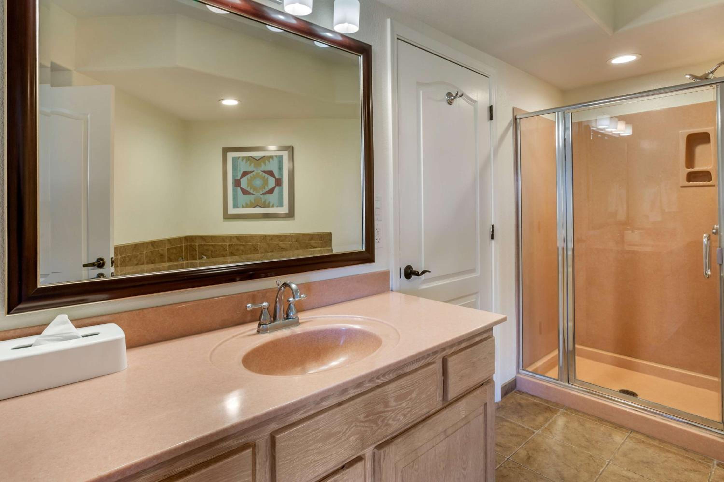 1 BEDROOM 1 KING SUITE 3X3 SHOWER - Photo 2