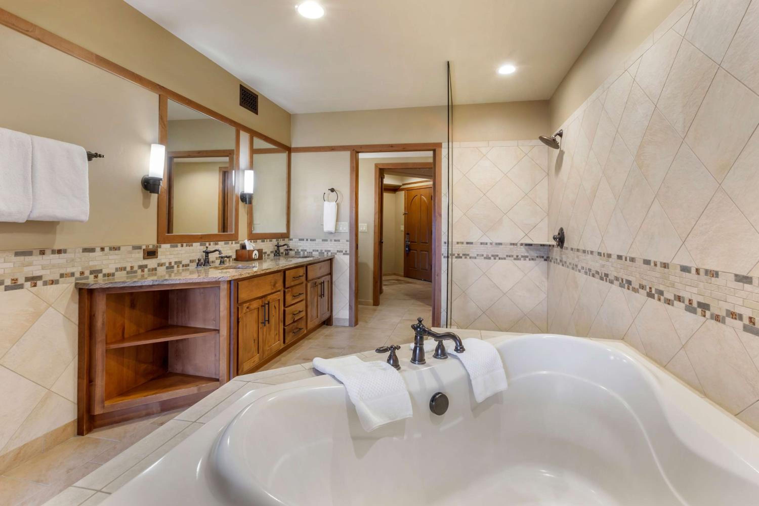 2 BEDROOM 2 KINGS SUNSET SUITE - Photo 3