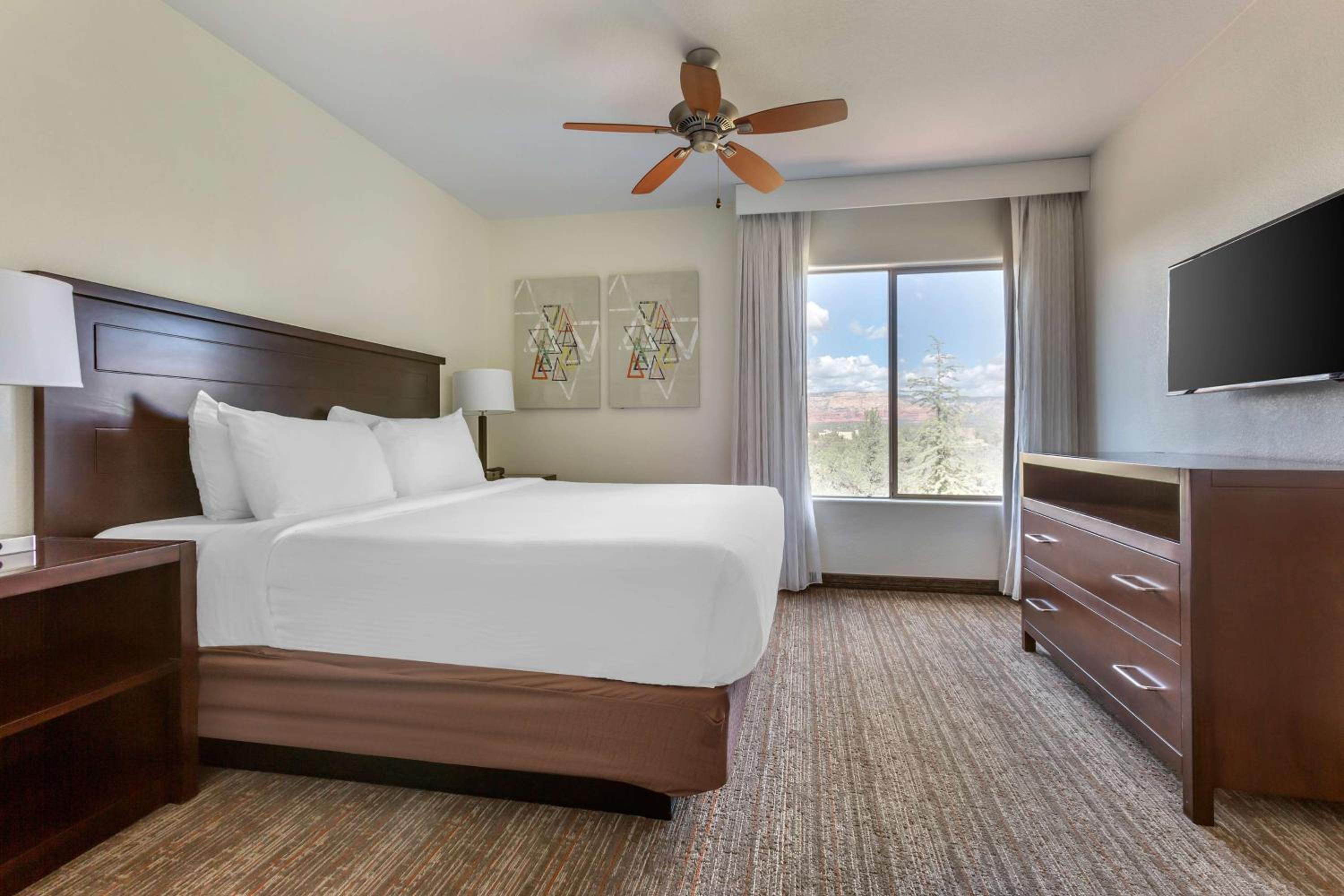 1 BEDROOM 1 KING SUITE 3X3 SHOWER - Photo 3