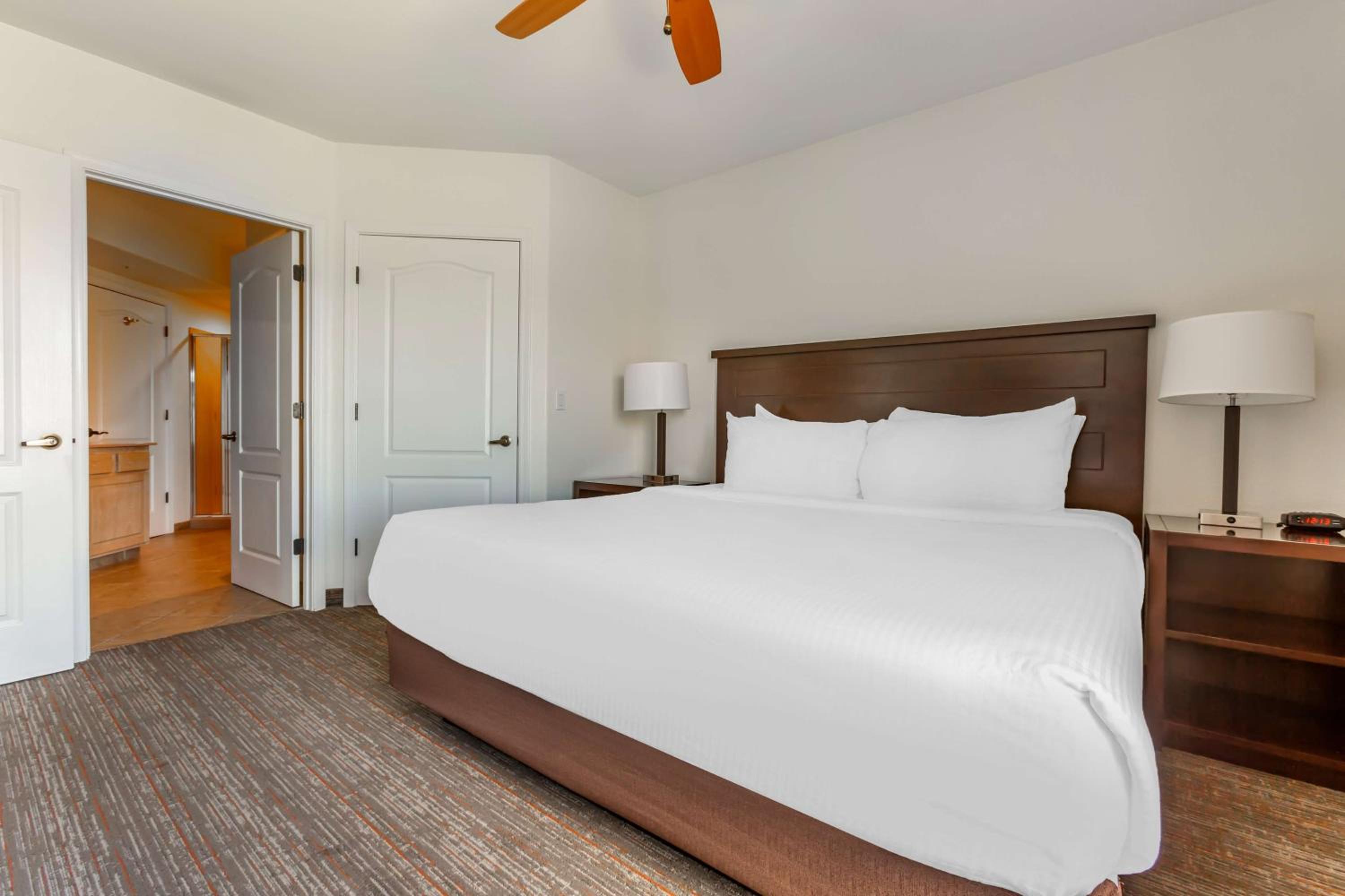 1 BEDROOM 1 KING SUITE 3X3 SHOWER - Photo 4