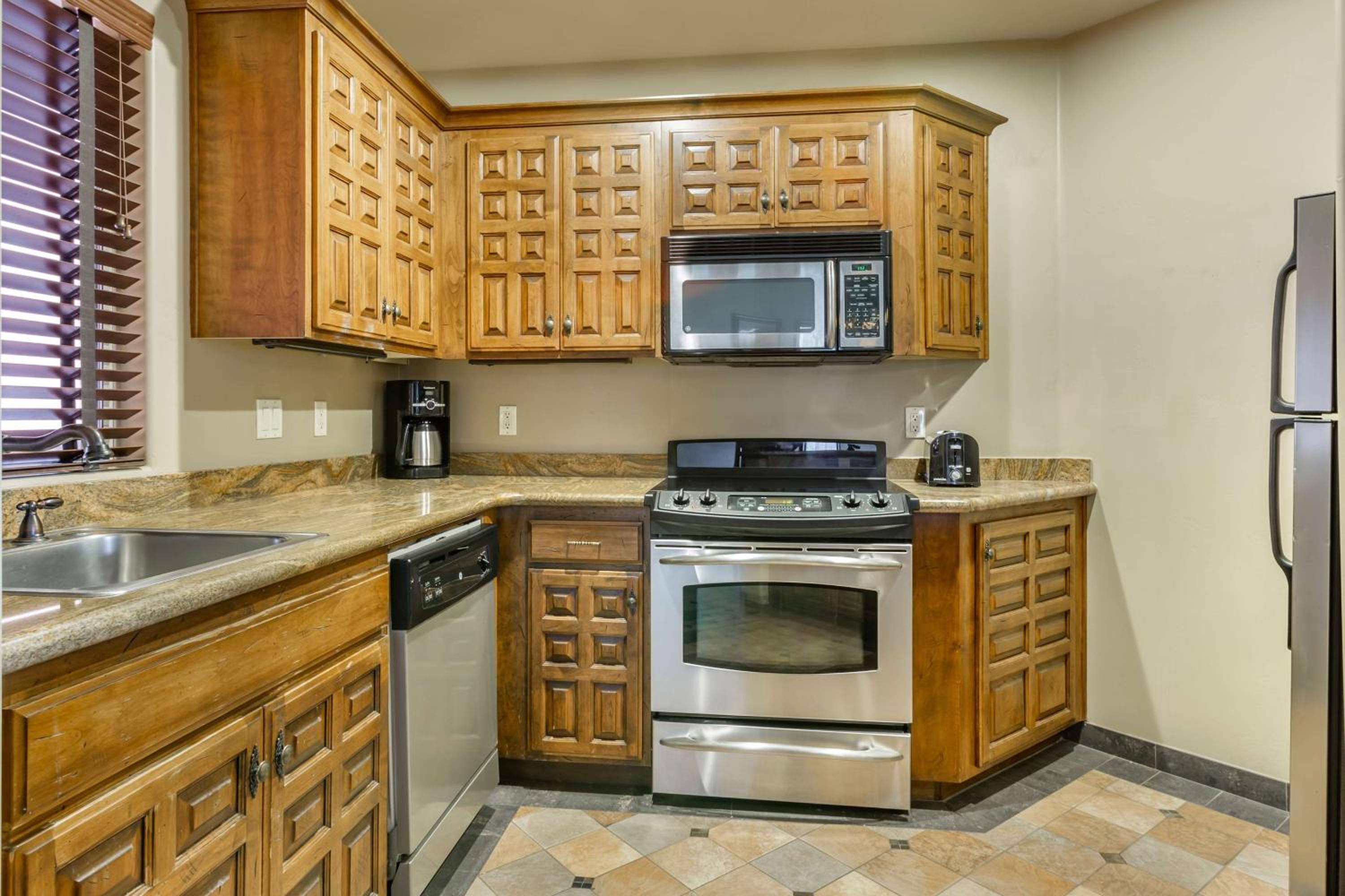 1 BEDROOM 1 KING MESA SUITE ROLL-IN SHOWER - Photo 3