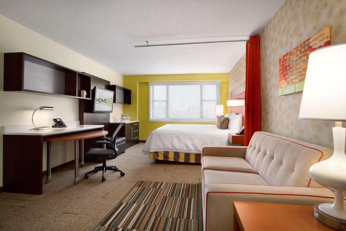 King Suite - Non-Smoking photo 1