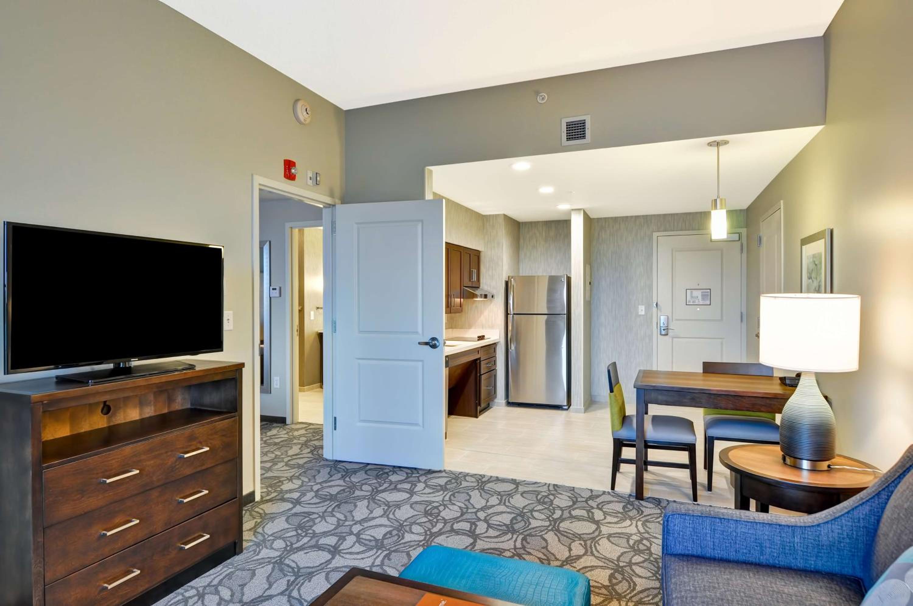 One-Bedroom Queen Suite with Two Queen Beds - Non-Smoking