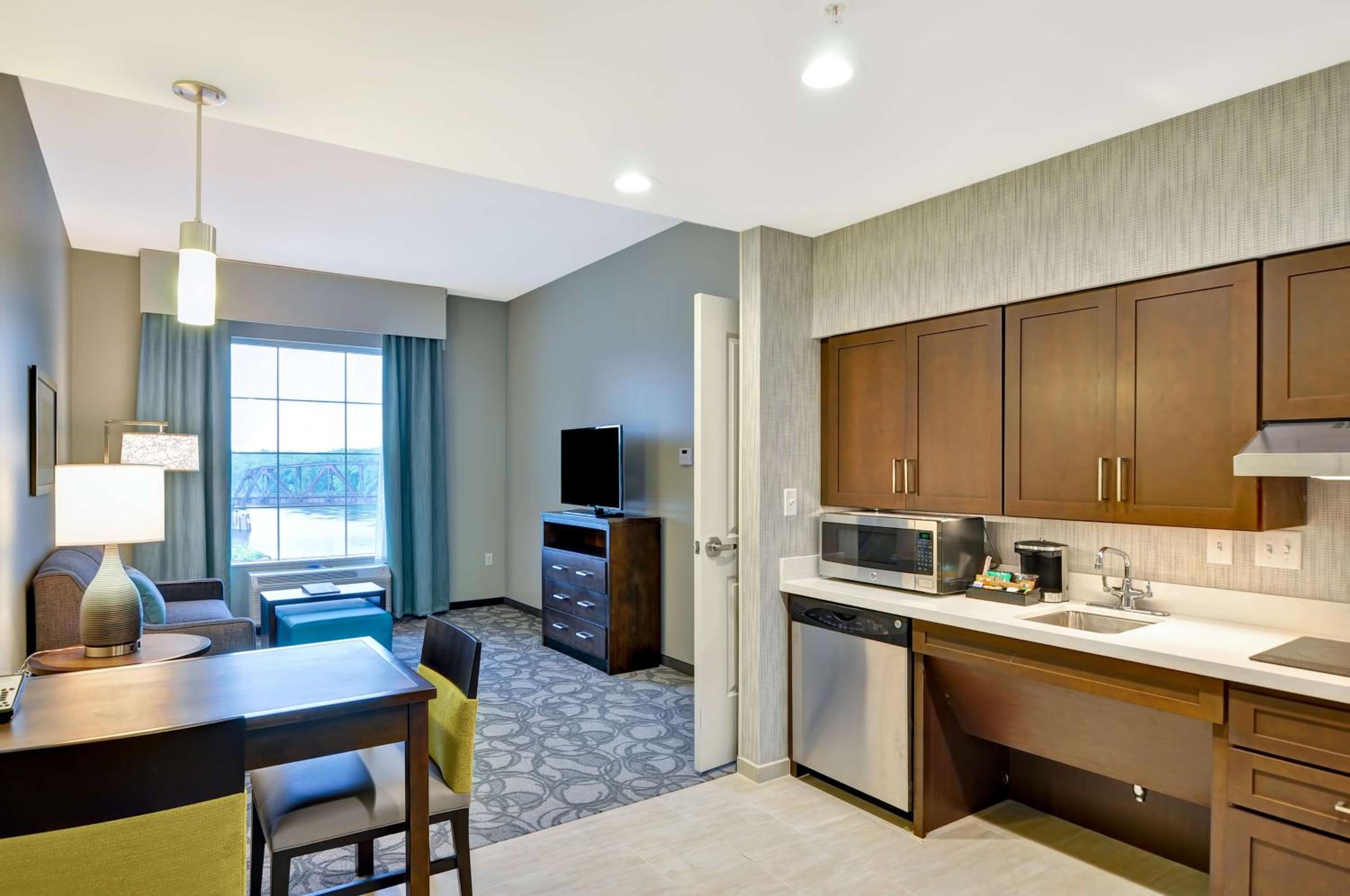 Queen Suite with Two Queen Beds and Bath Tub - Mobility Access