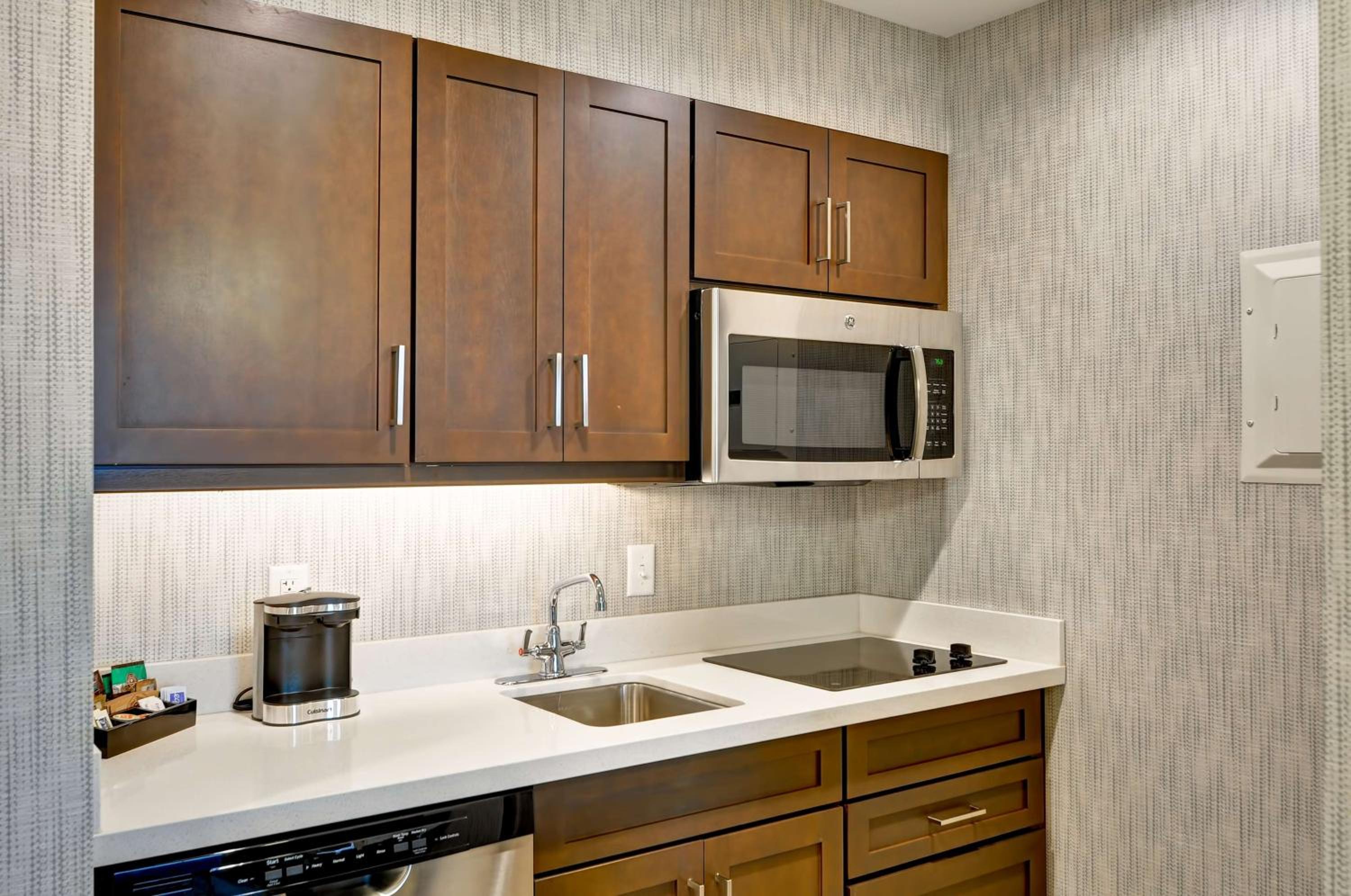 One-Bedroom King Suite - Non-Smoking photo 2