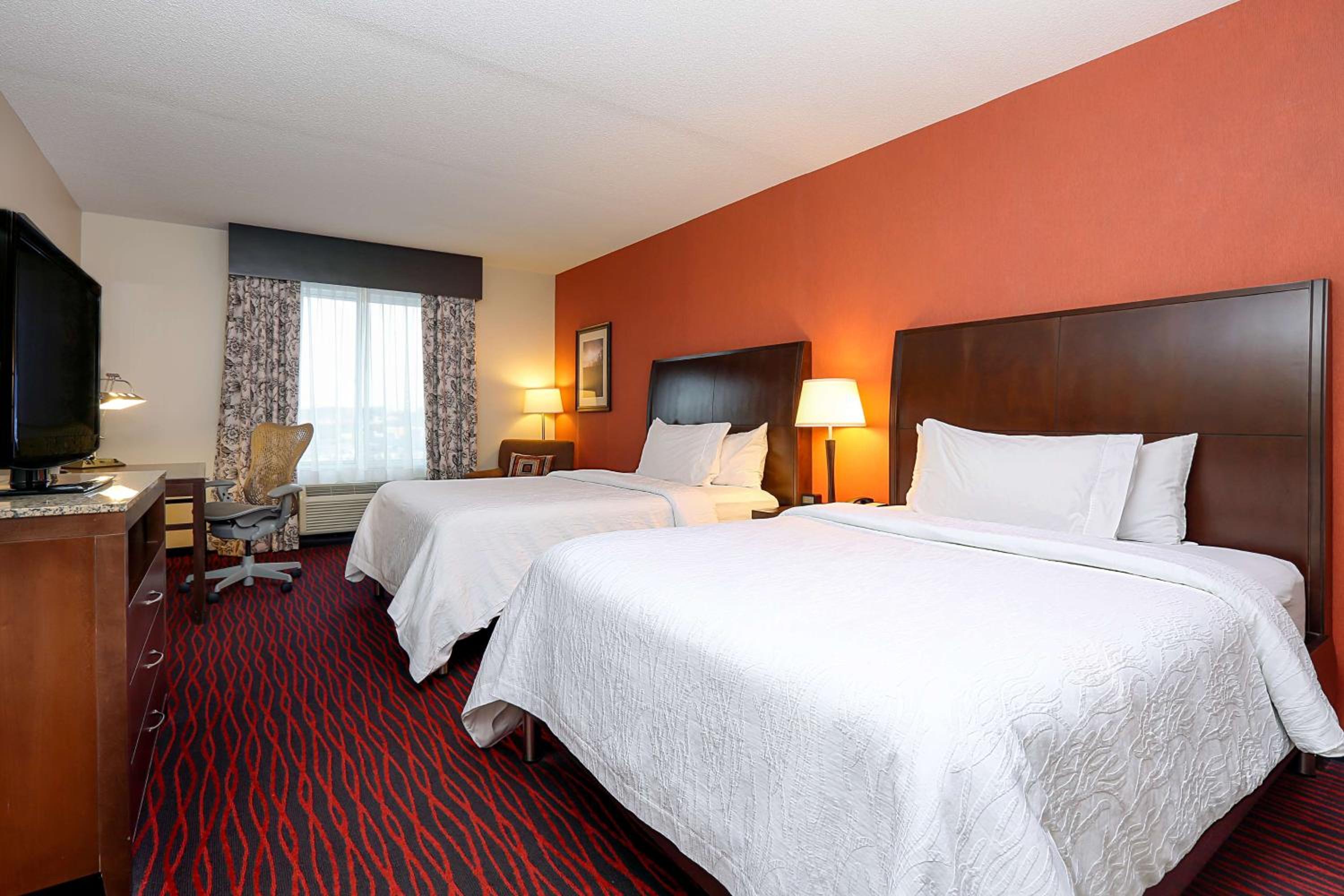 Queen Room with Two Queen Beds - Photo 3