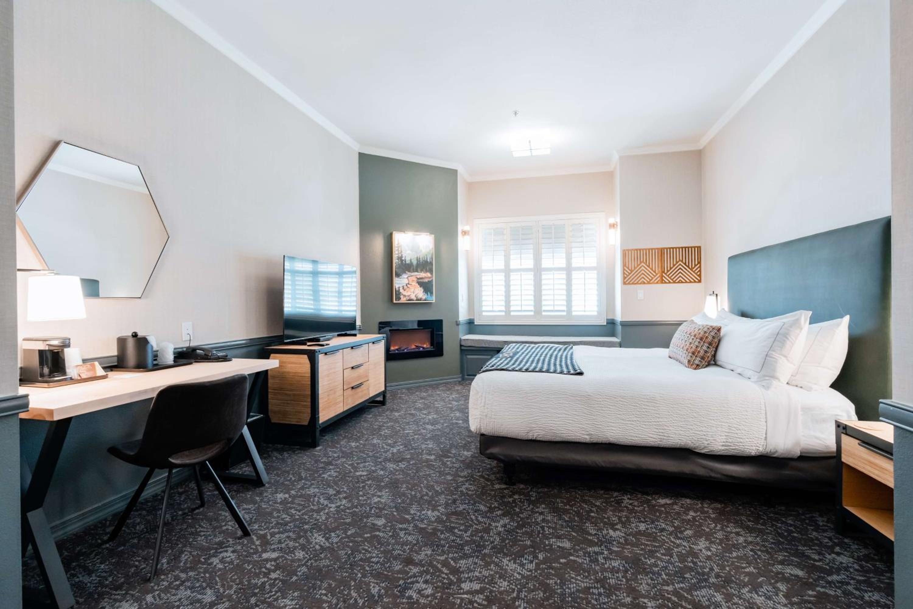 King Room with Accessible Tub - Mobility Access photo 1