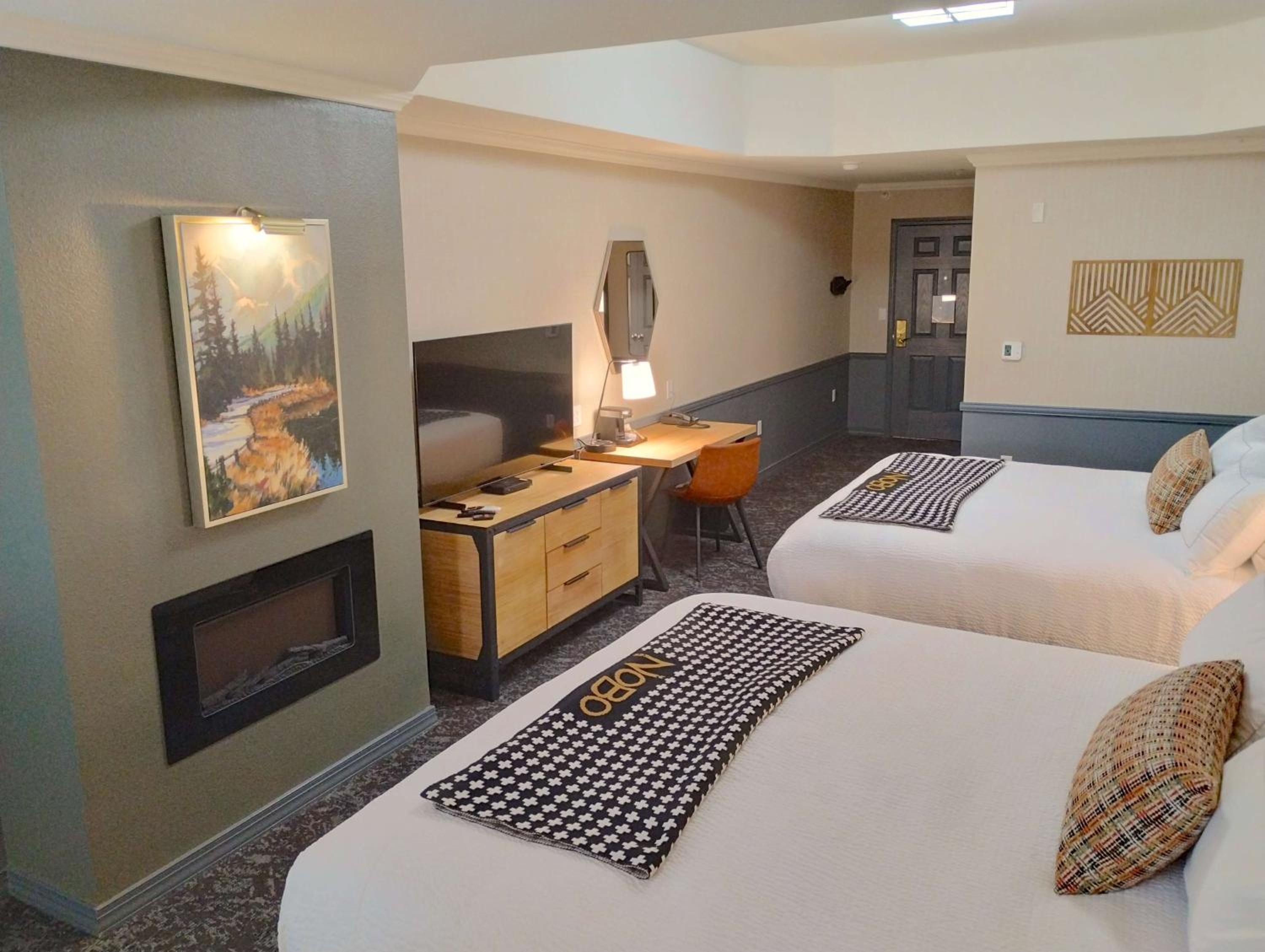 Queen Room with Two Queen Beds photo 2