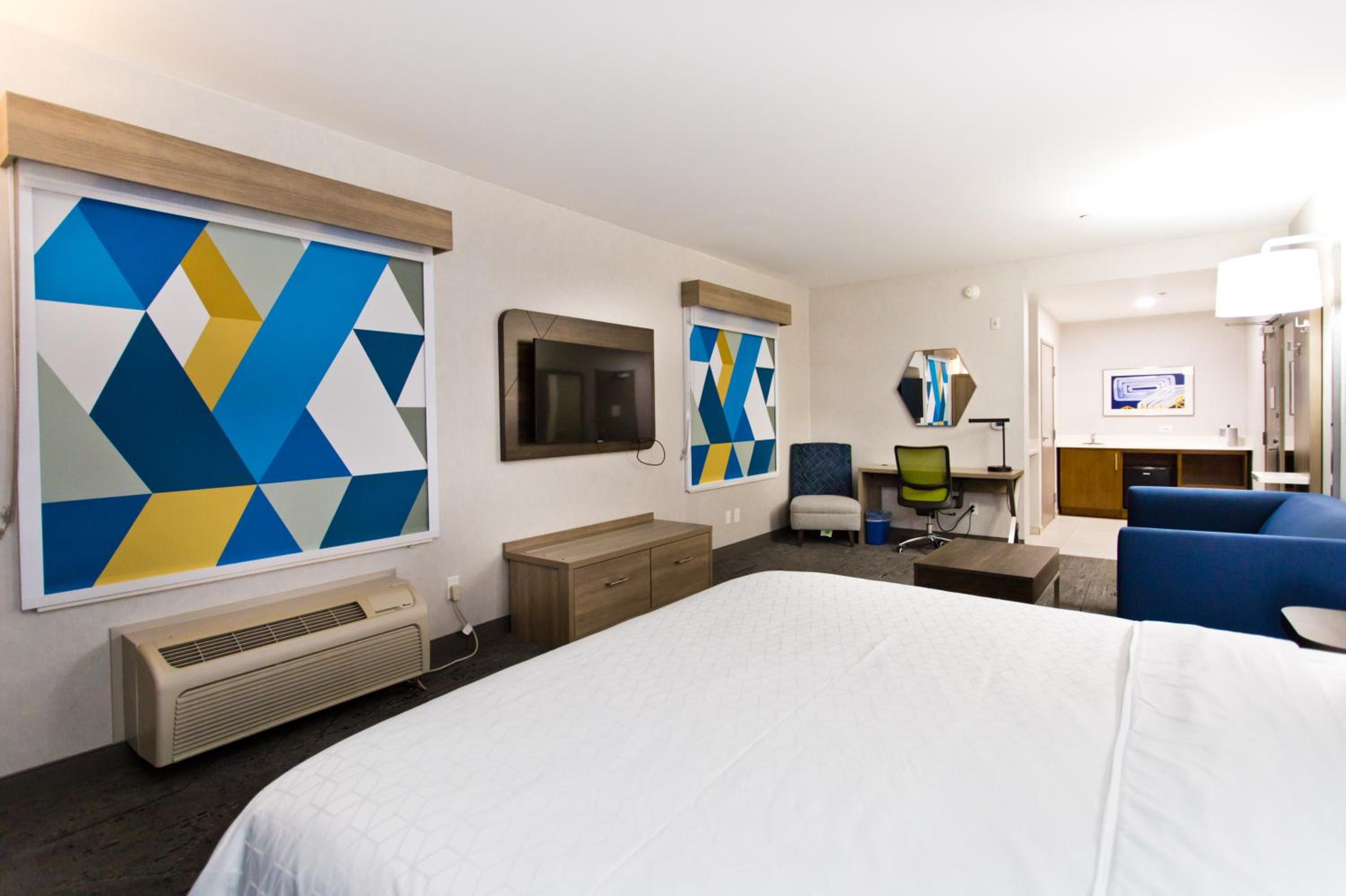 Suite with Two Queen Beds - Photo 4