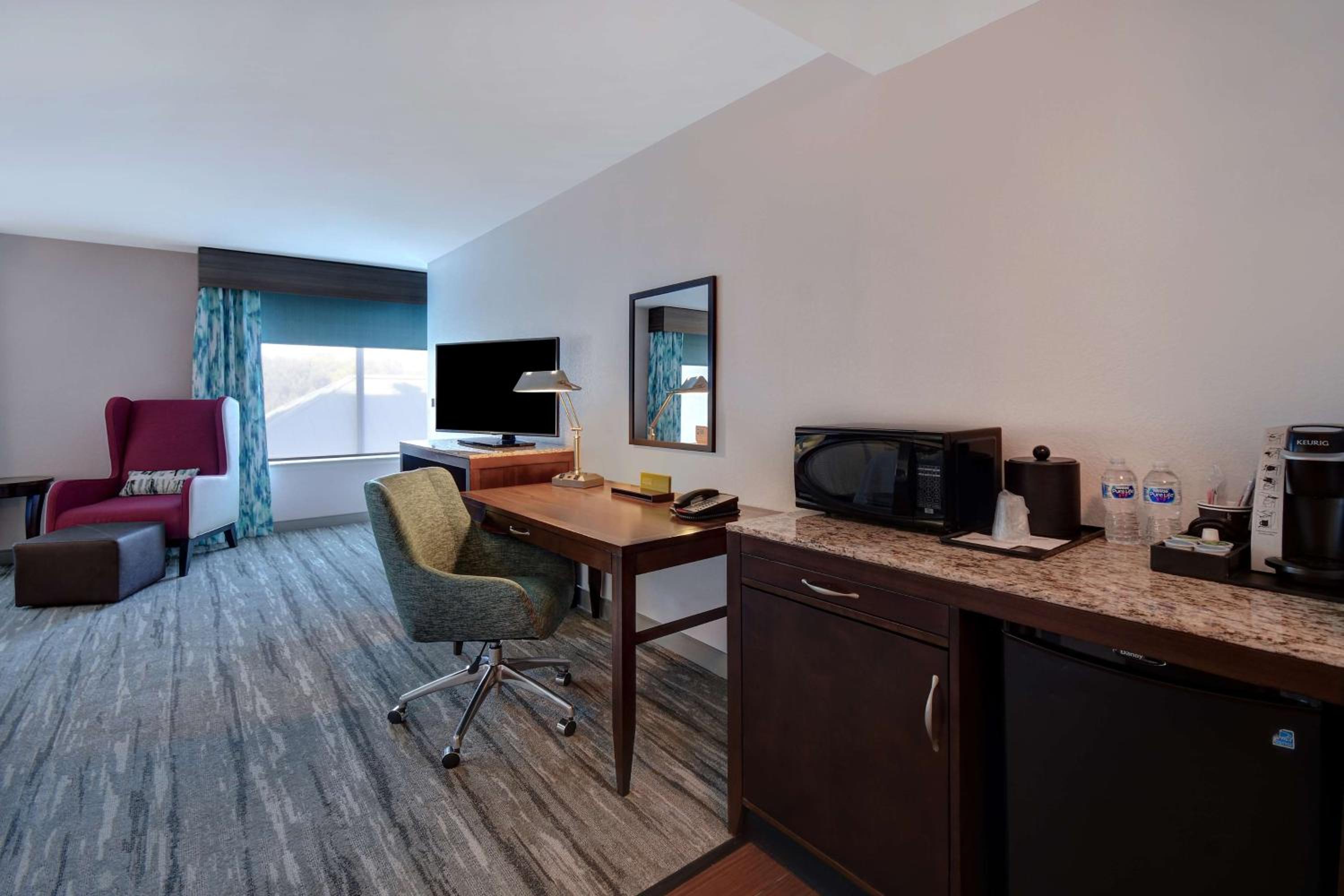 Double Room with Two Double Beds - Mobility Access - Photo 2