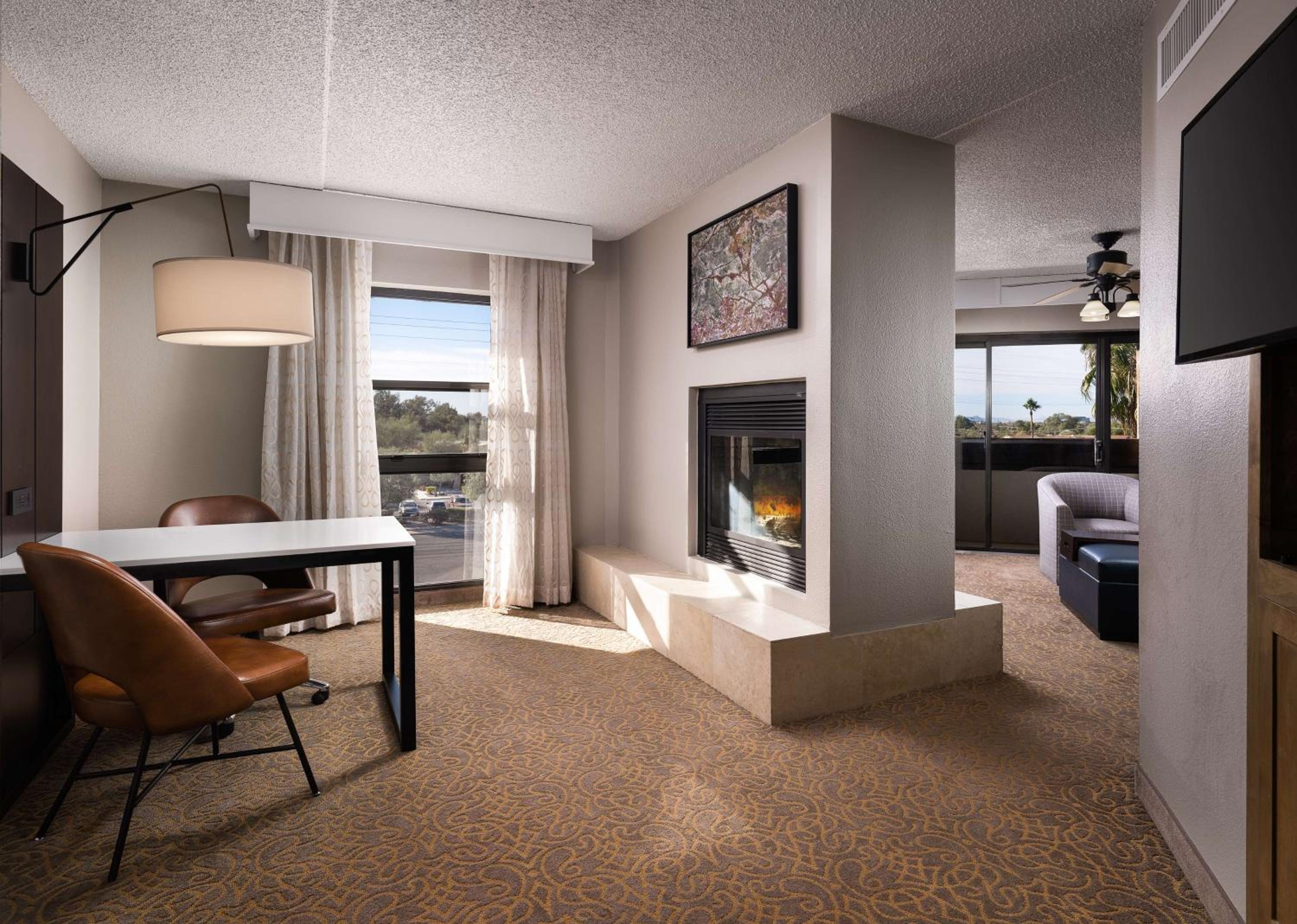 Deluxe King Suite with Fireplace - Photo 1