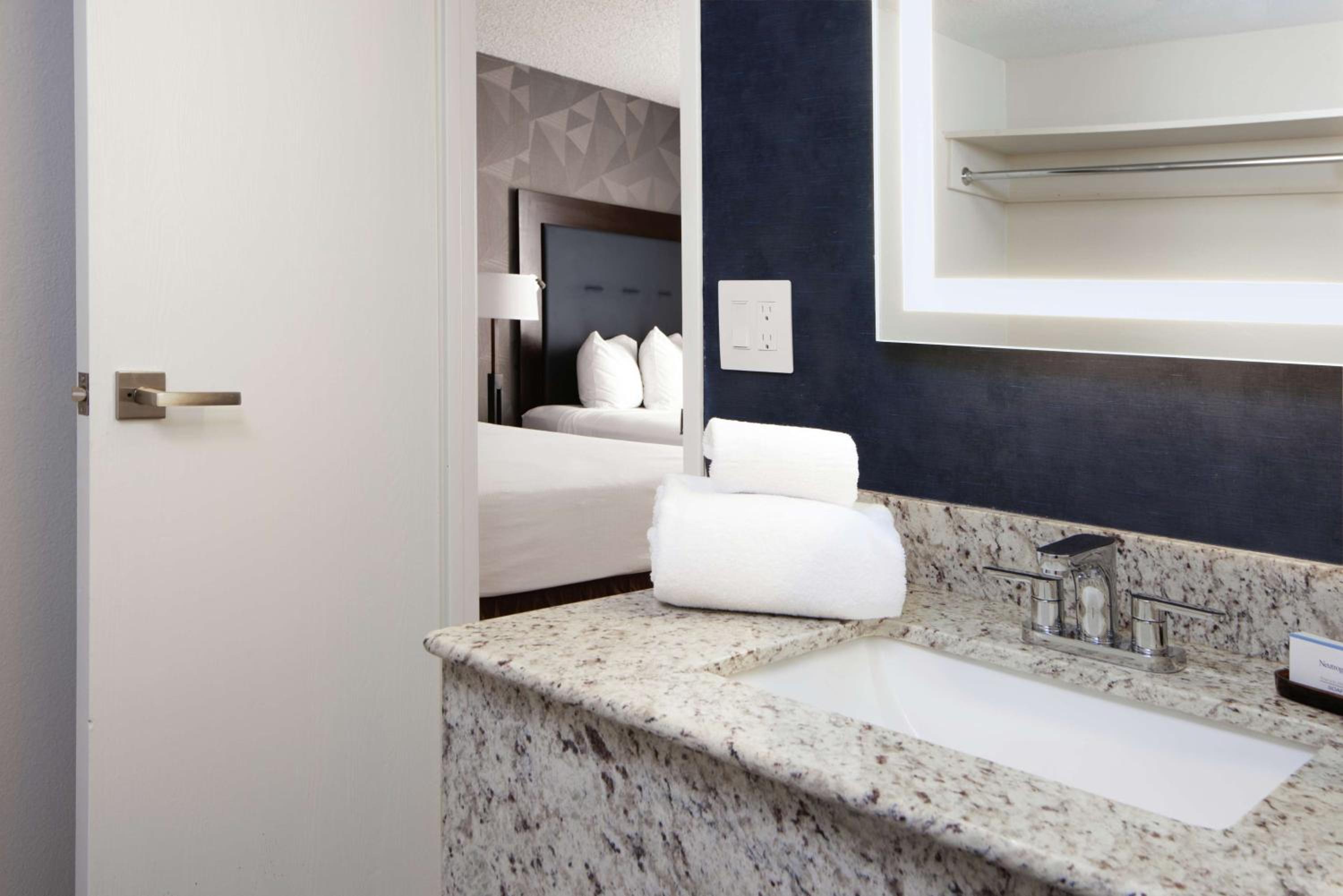 Queen Studio with Two Queen Beds - Mountain View - Photo 11