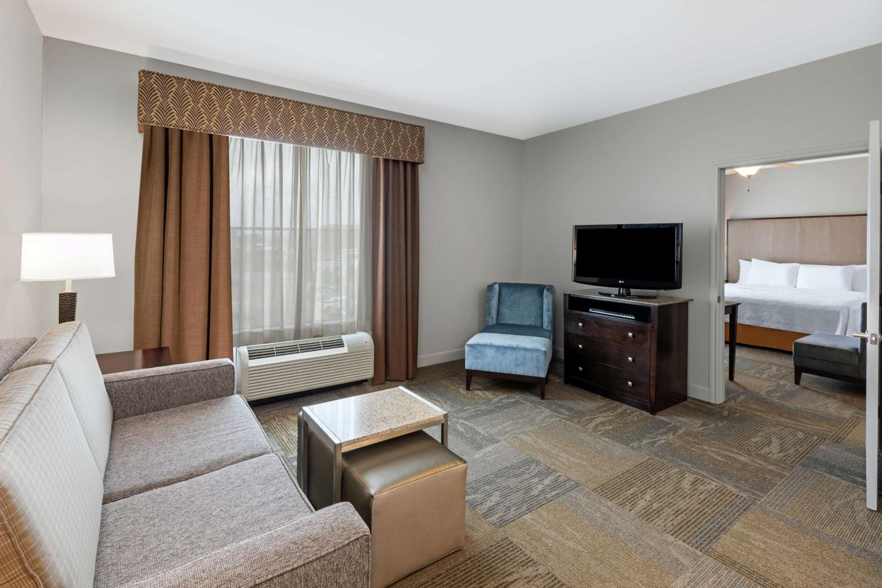 One-Bedroom King Suite with Whirlpool - Non-Smoking  - Photo 3