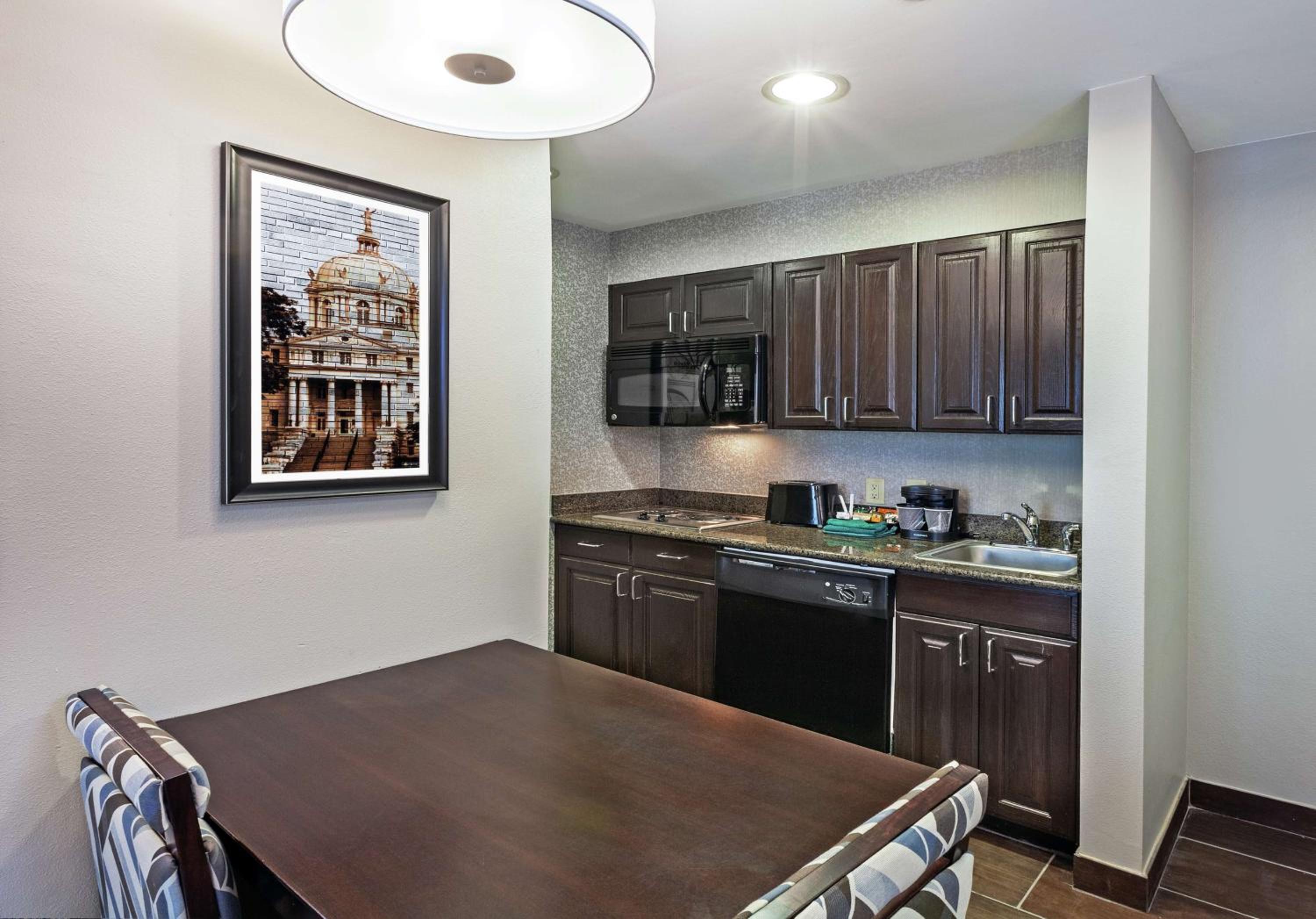 One-Bedroom King Suite - Non-Smoking - Photo 2