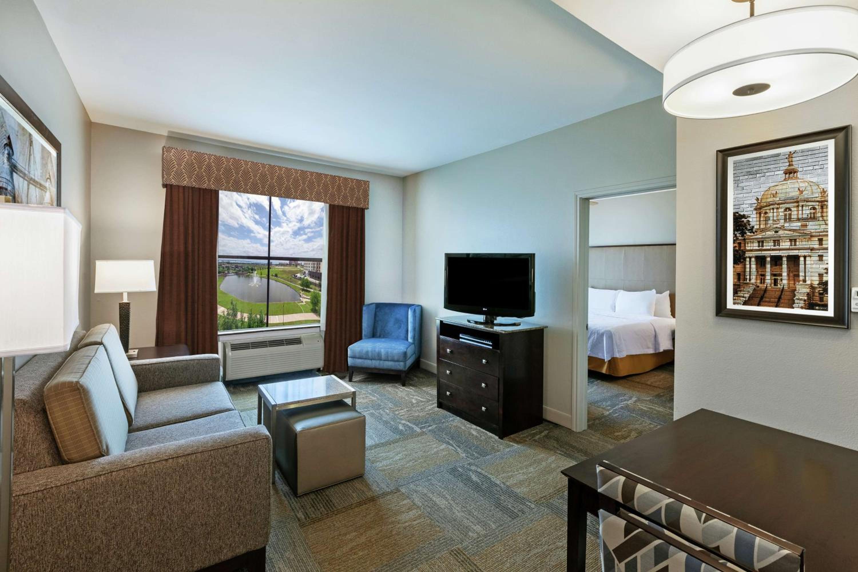 One-Bedroom King Suite with Lake View - Non-Smoking - Photo 1