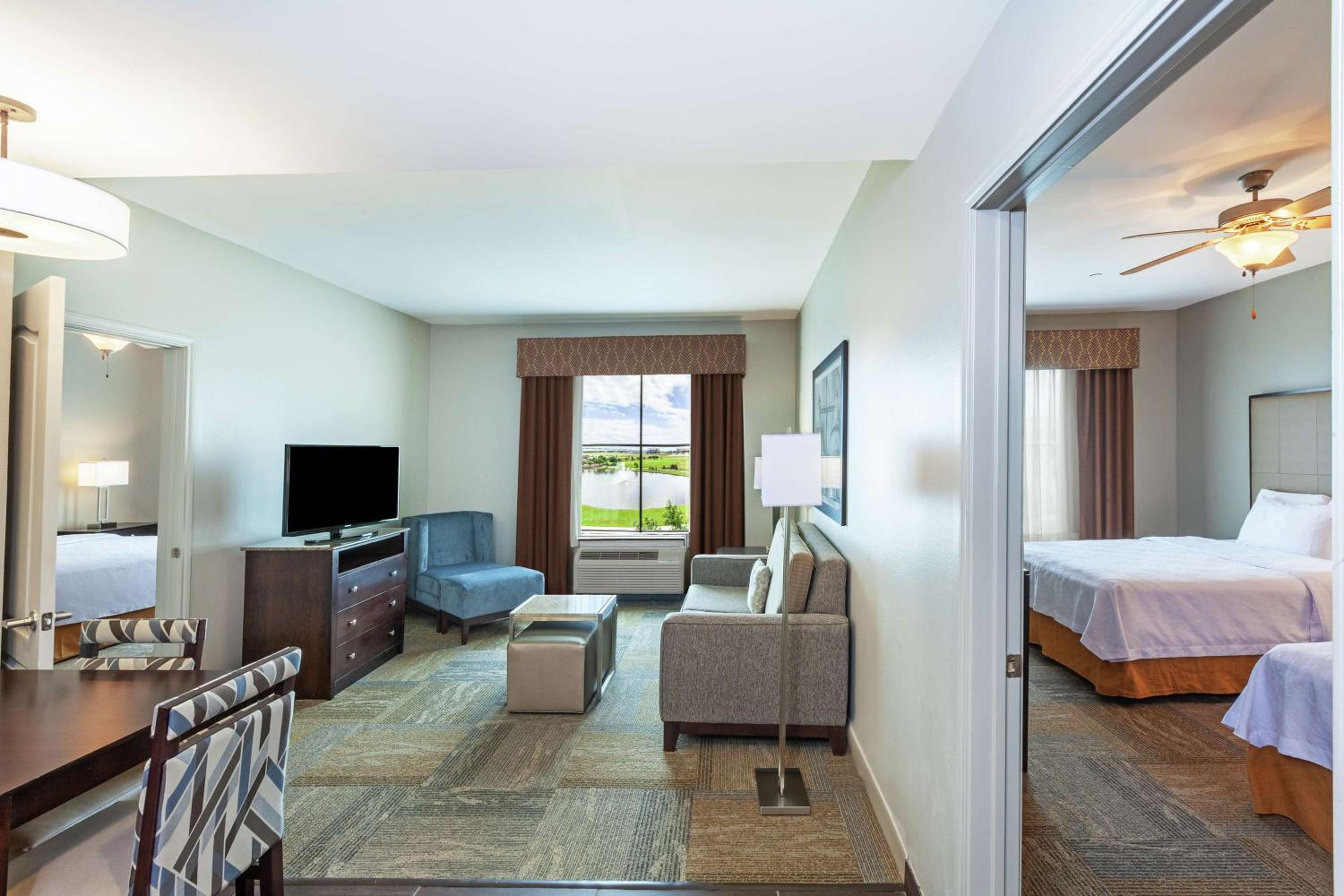 Two Bedroom Suite with One King and Two Queen Beds - Non-Smoking - Photo 8