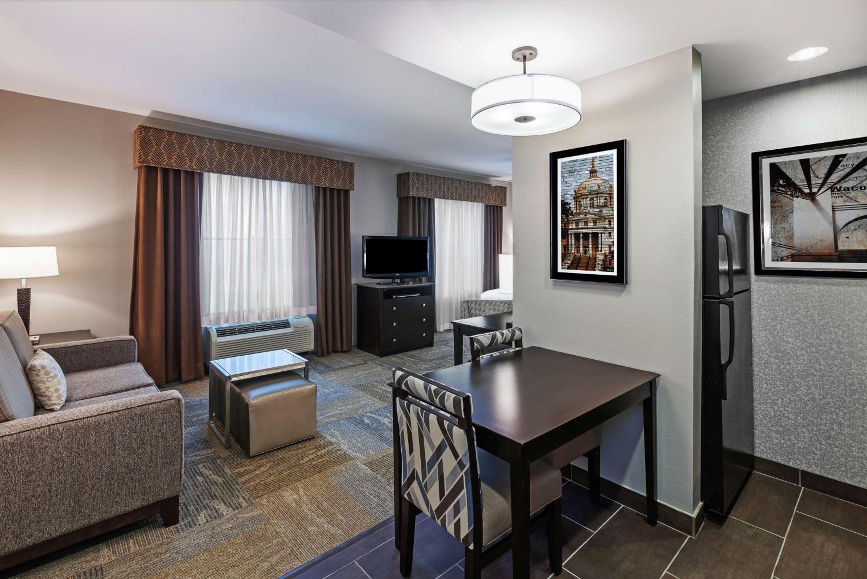 King Studio Suite - Non-Smoking - Photo 2
