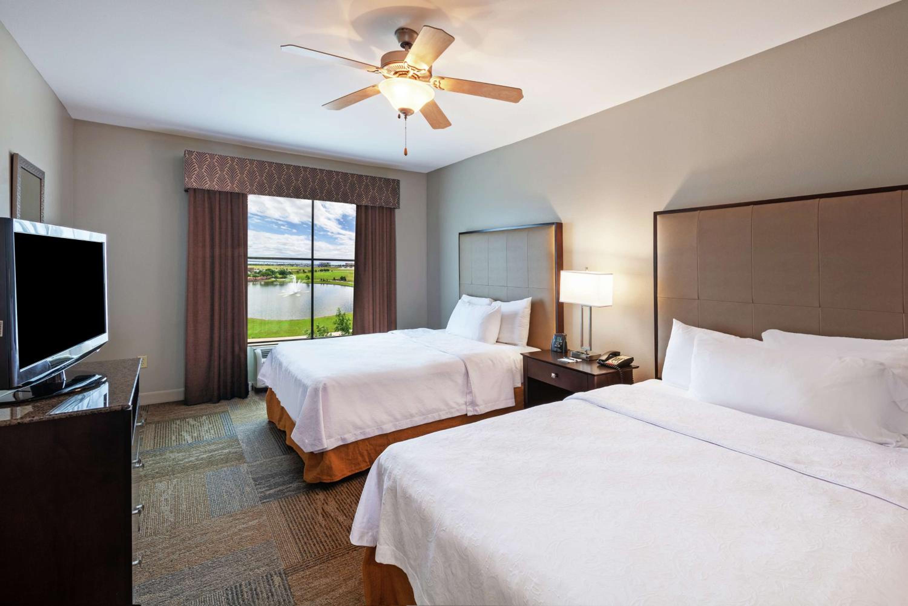 Two Bedroom Suite with One King and Two Queen Beds - Non-Smoking - Photo 11