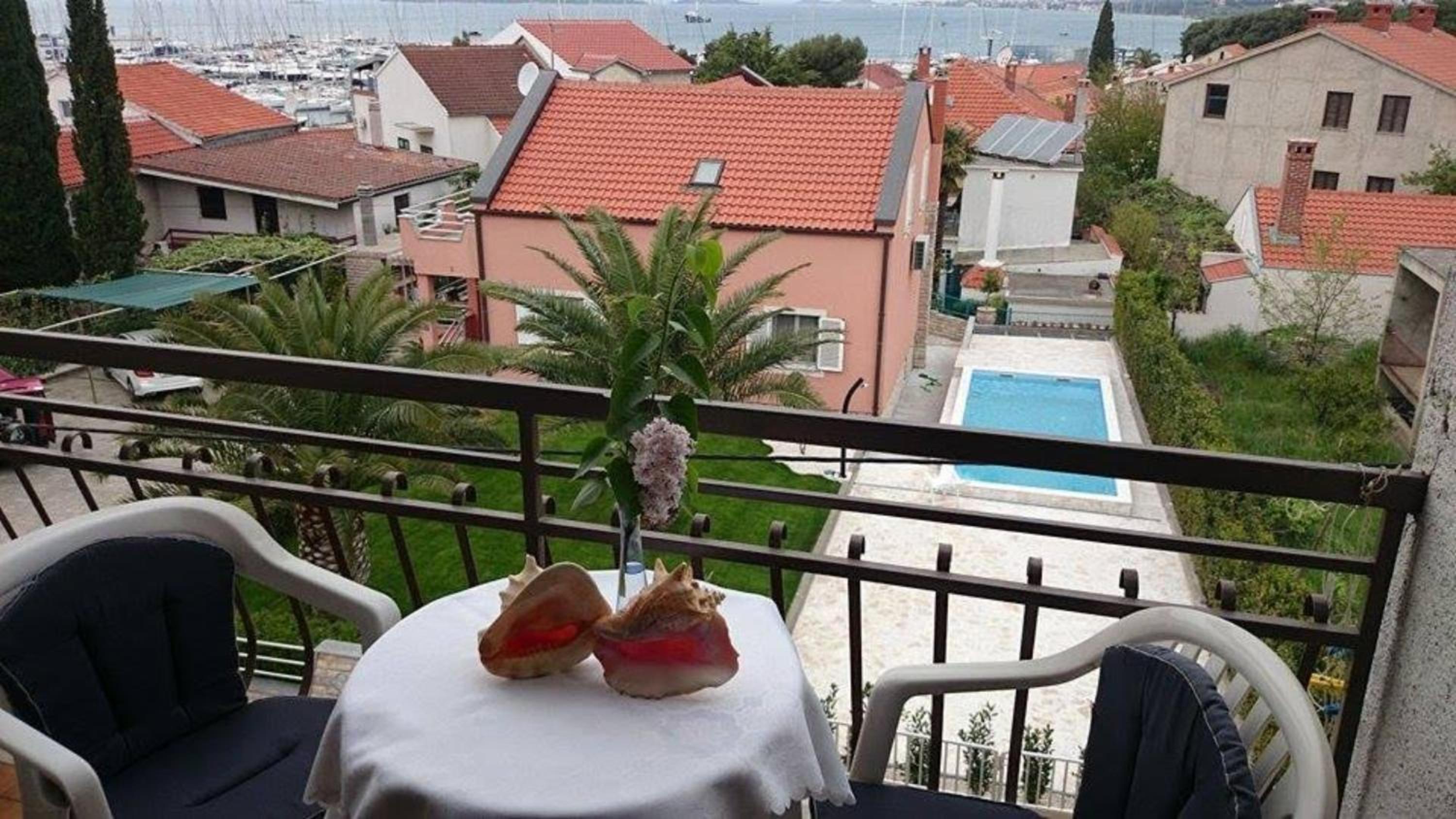 One-Bedroom Apartment with Balcony
