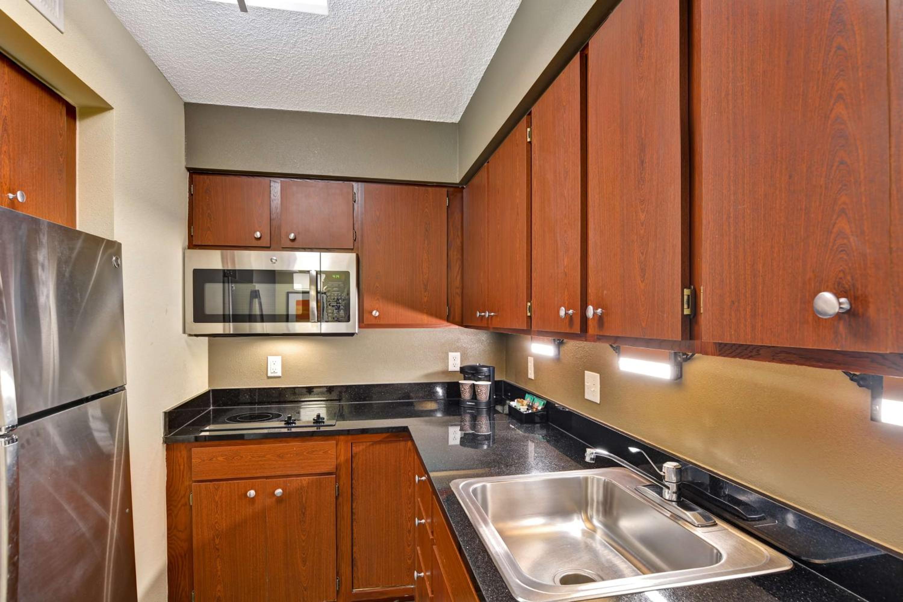 One-Bedroom King Suite - Non-Smoking - Photo 4