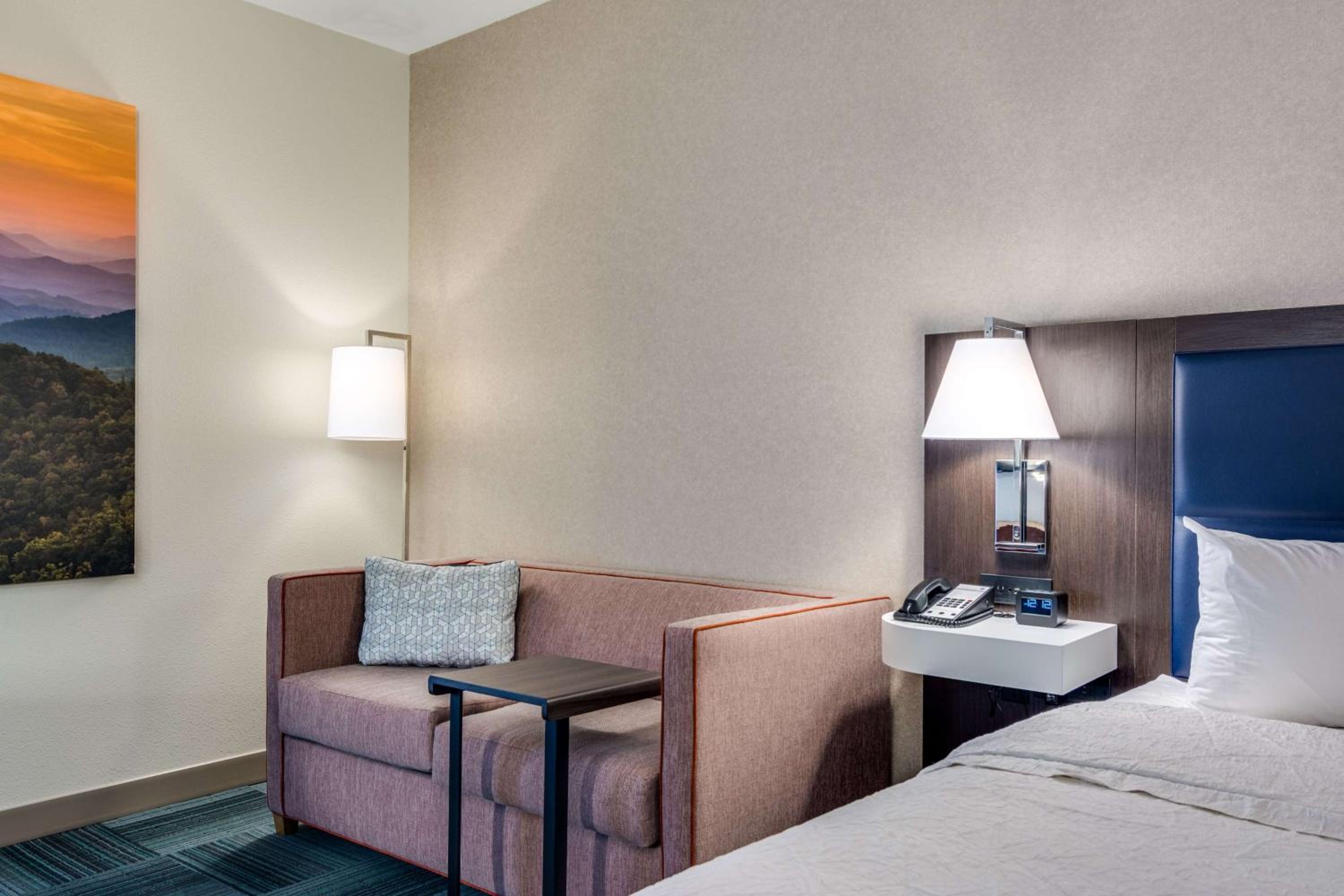 King Room with Sofa Bed - Non-Smoking - Photo 1
