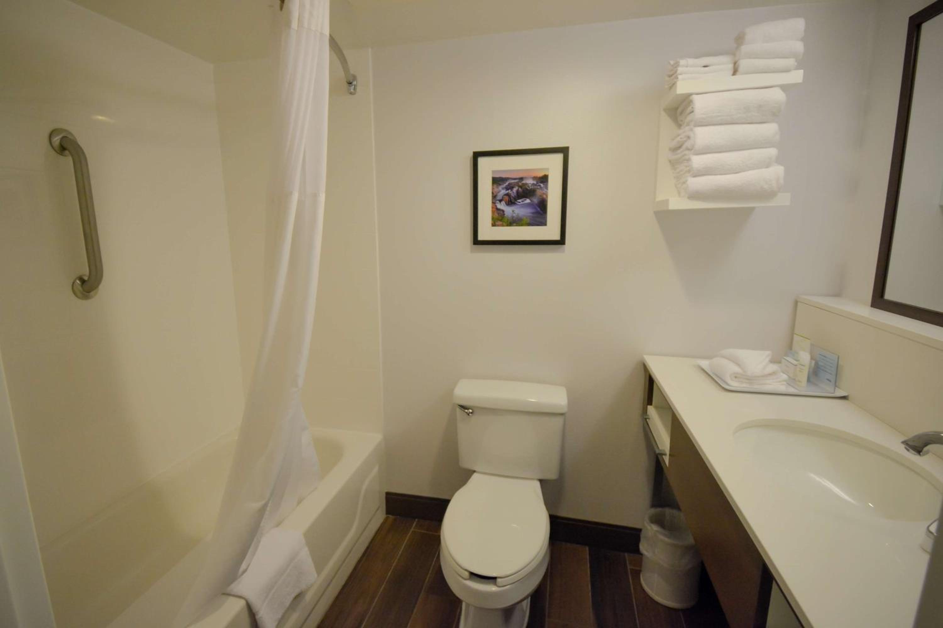 Two-Room King Suite with Sofa Bed - Photo 3