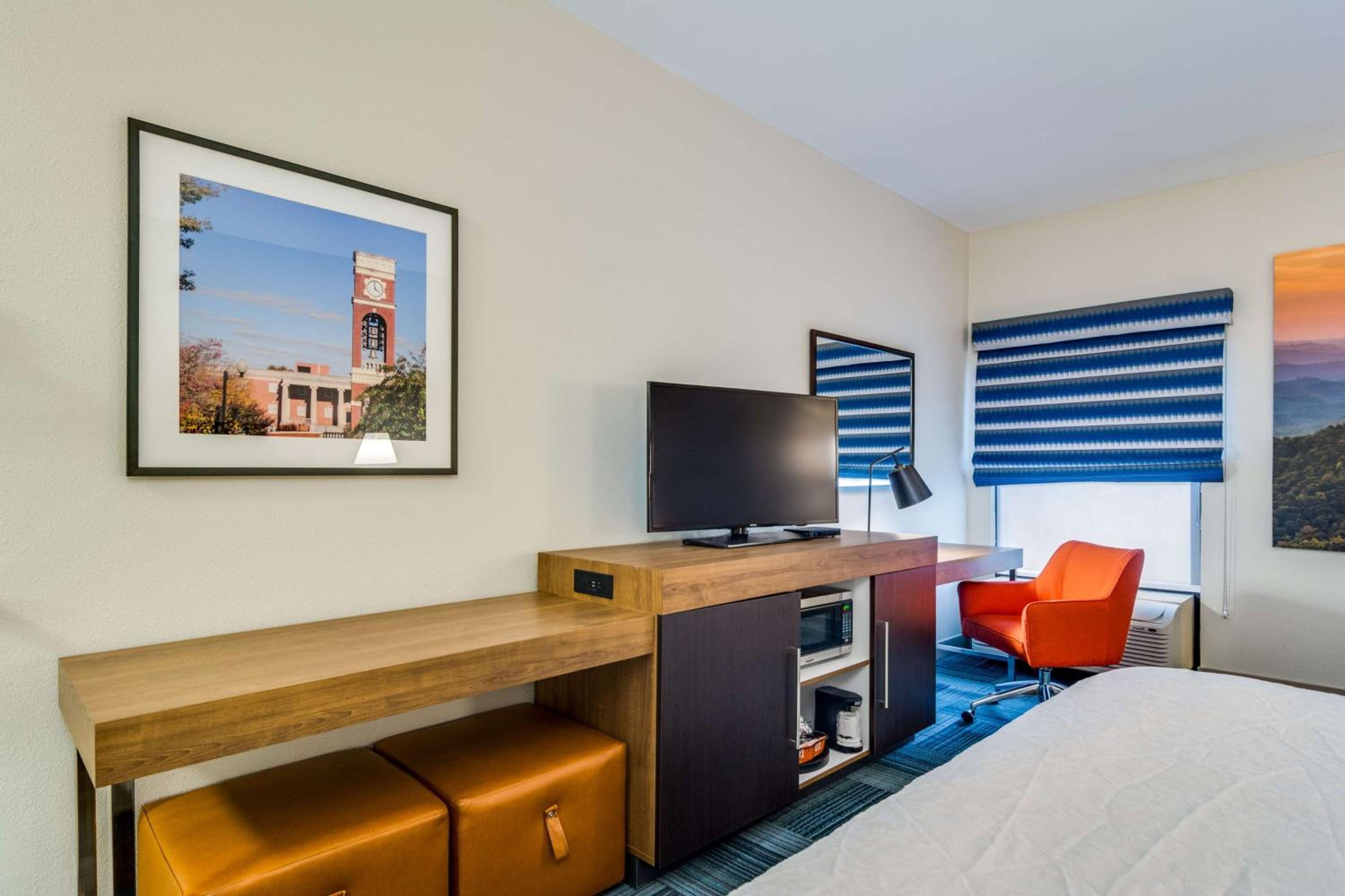 King Room with Sofa Bed - Non-Smoking - Photo 5