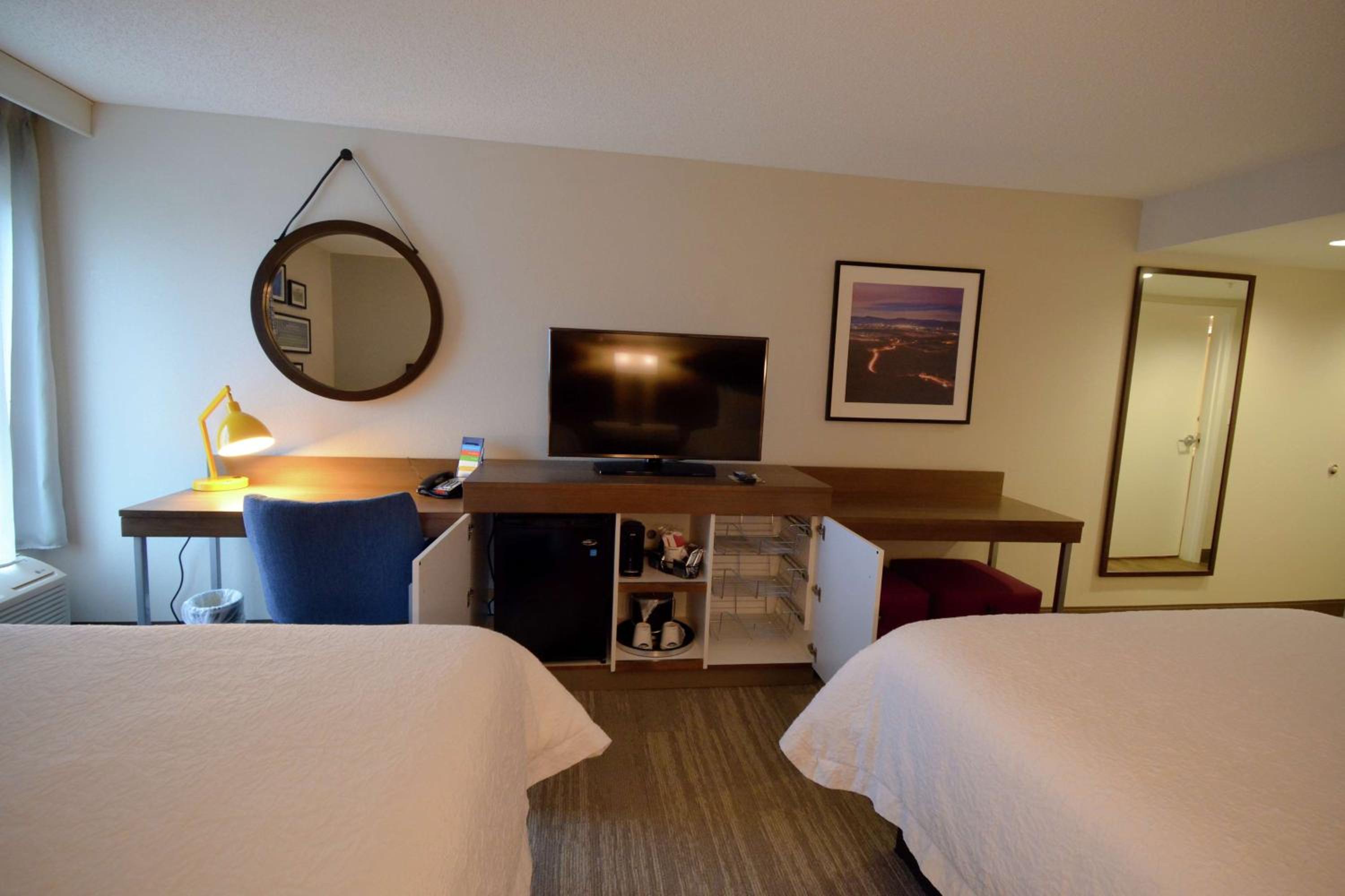 Room with Two Queen Beds - Non-Smoking - Photo 1