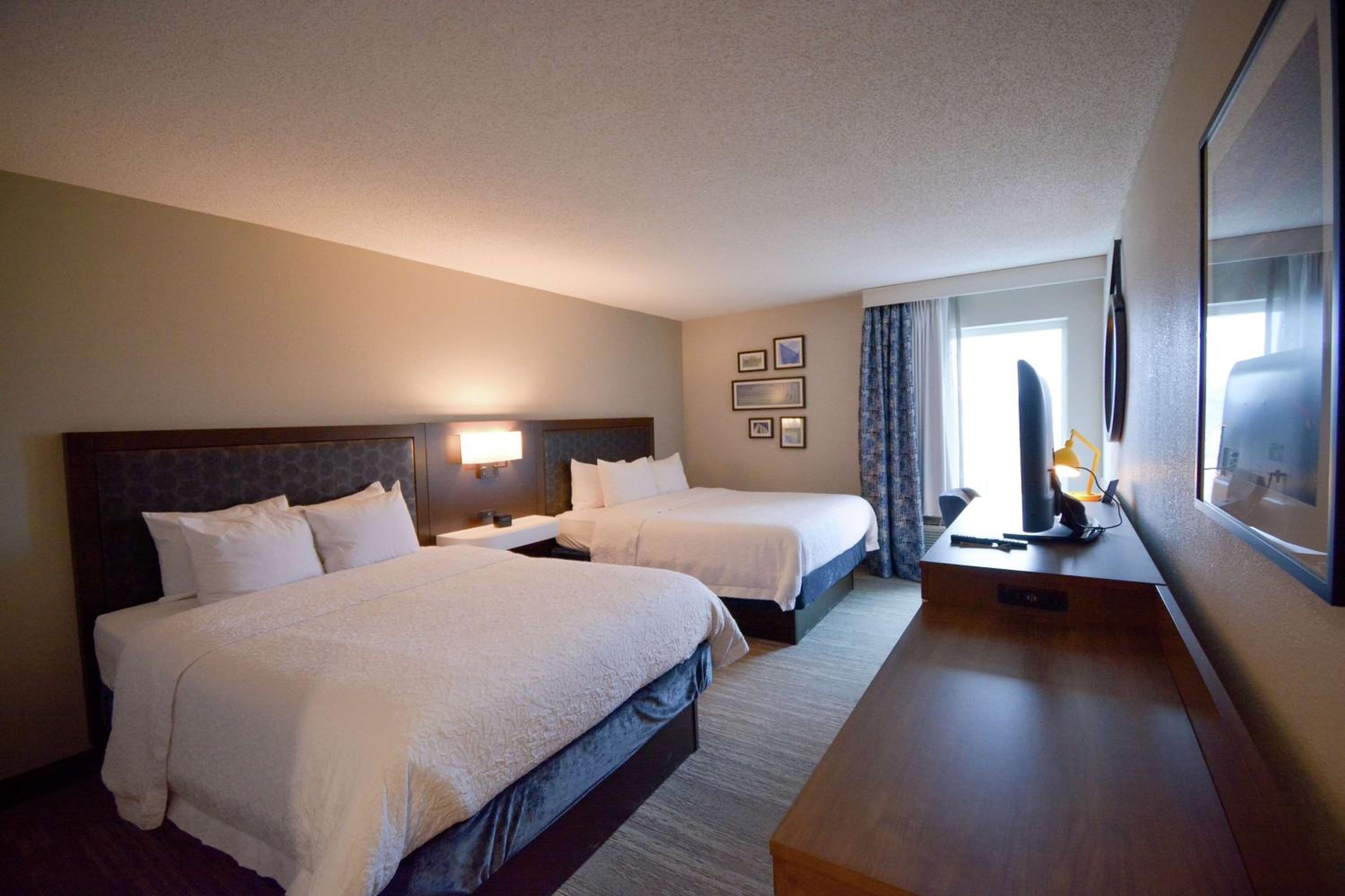 Room with Two Queen Beds - Non-Smoking - Photo 2