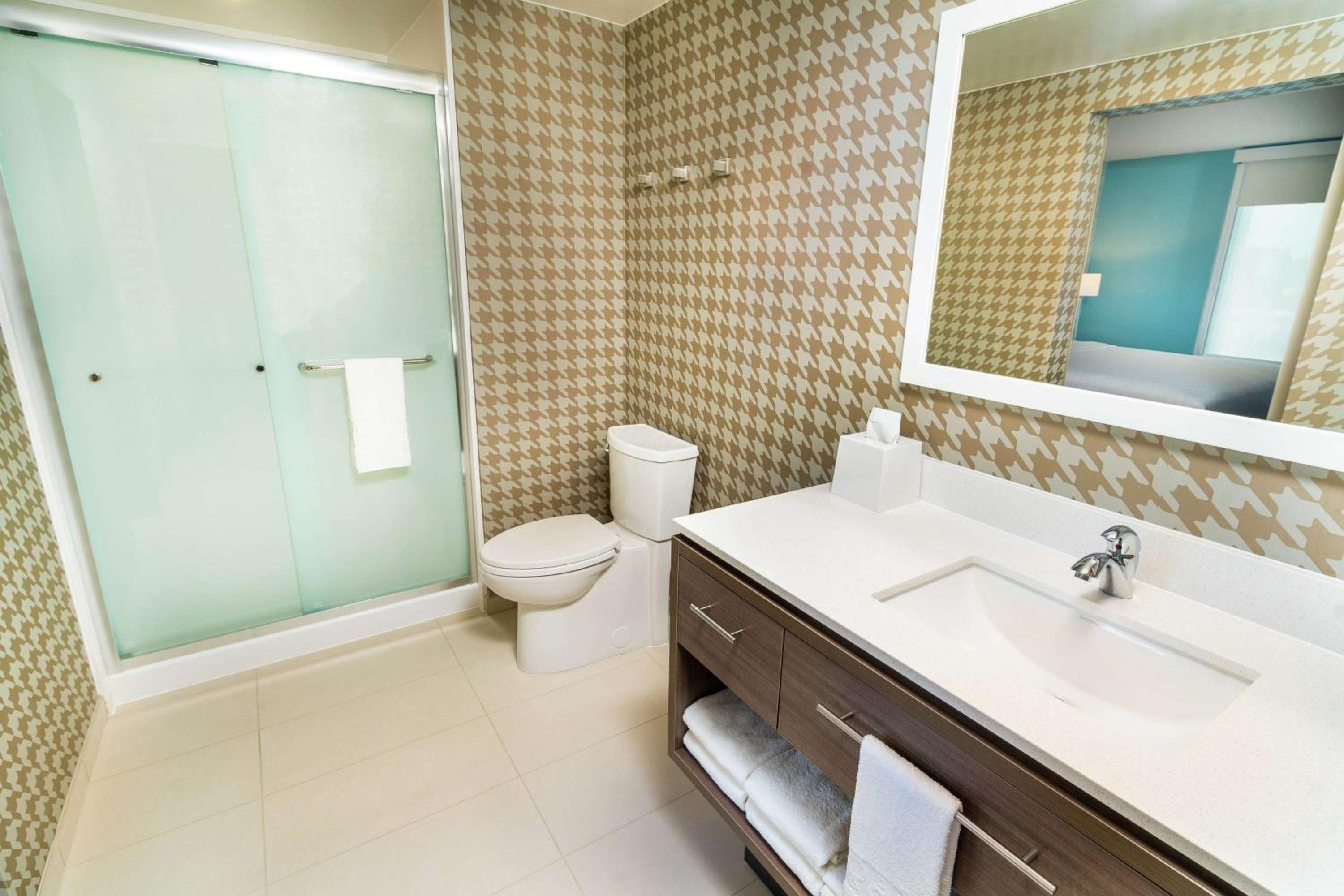 One-Bedroom King Suite - Non-Smoking - Photo 3