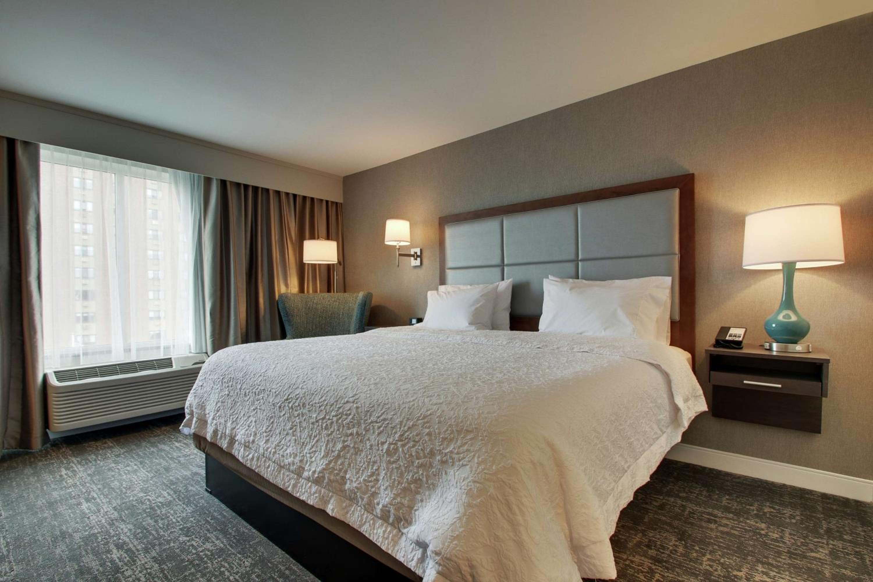King Room - Non-Smoking - Photo 2