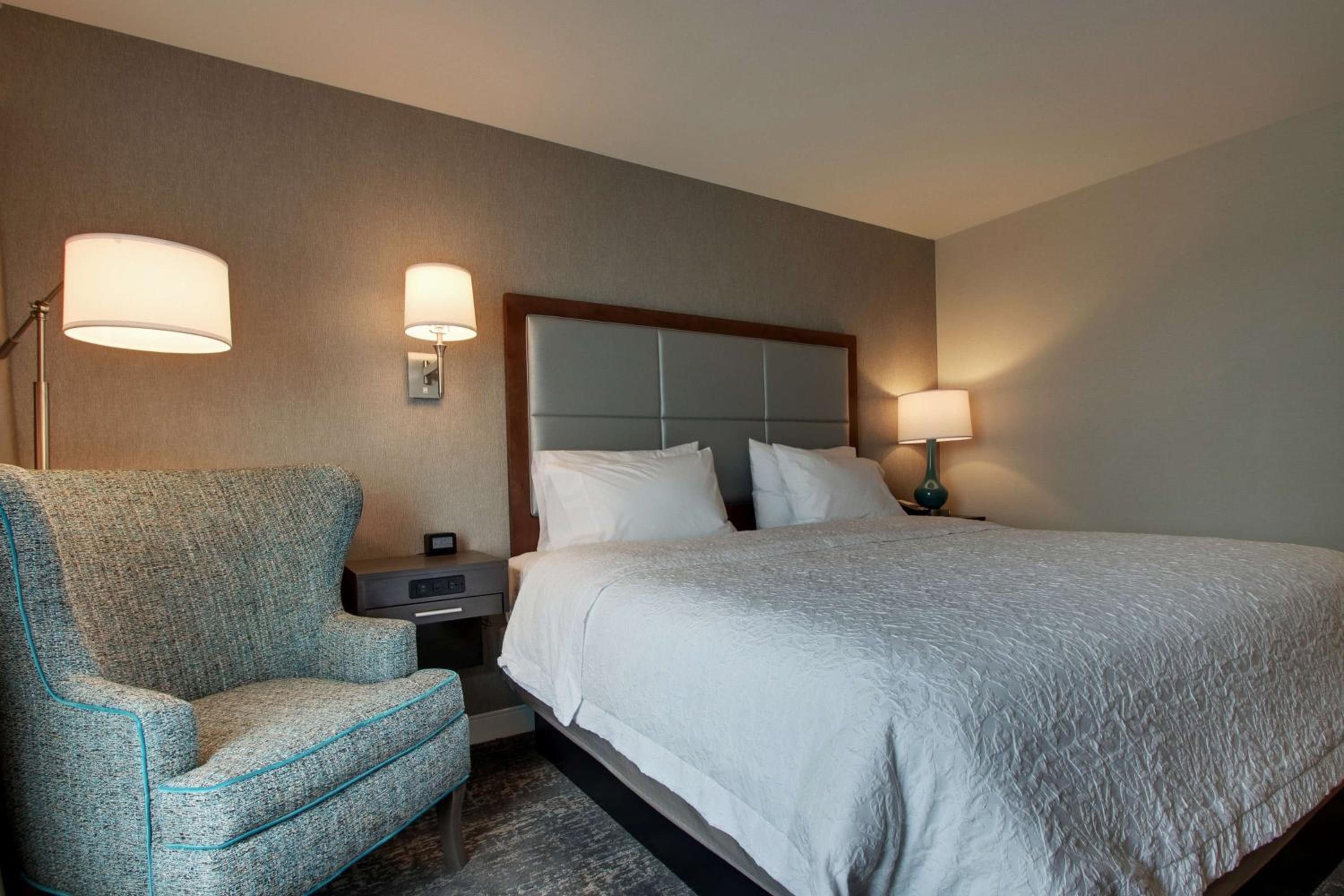 King Room - Non-Smoking - Photo 3