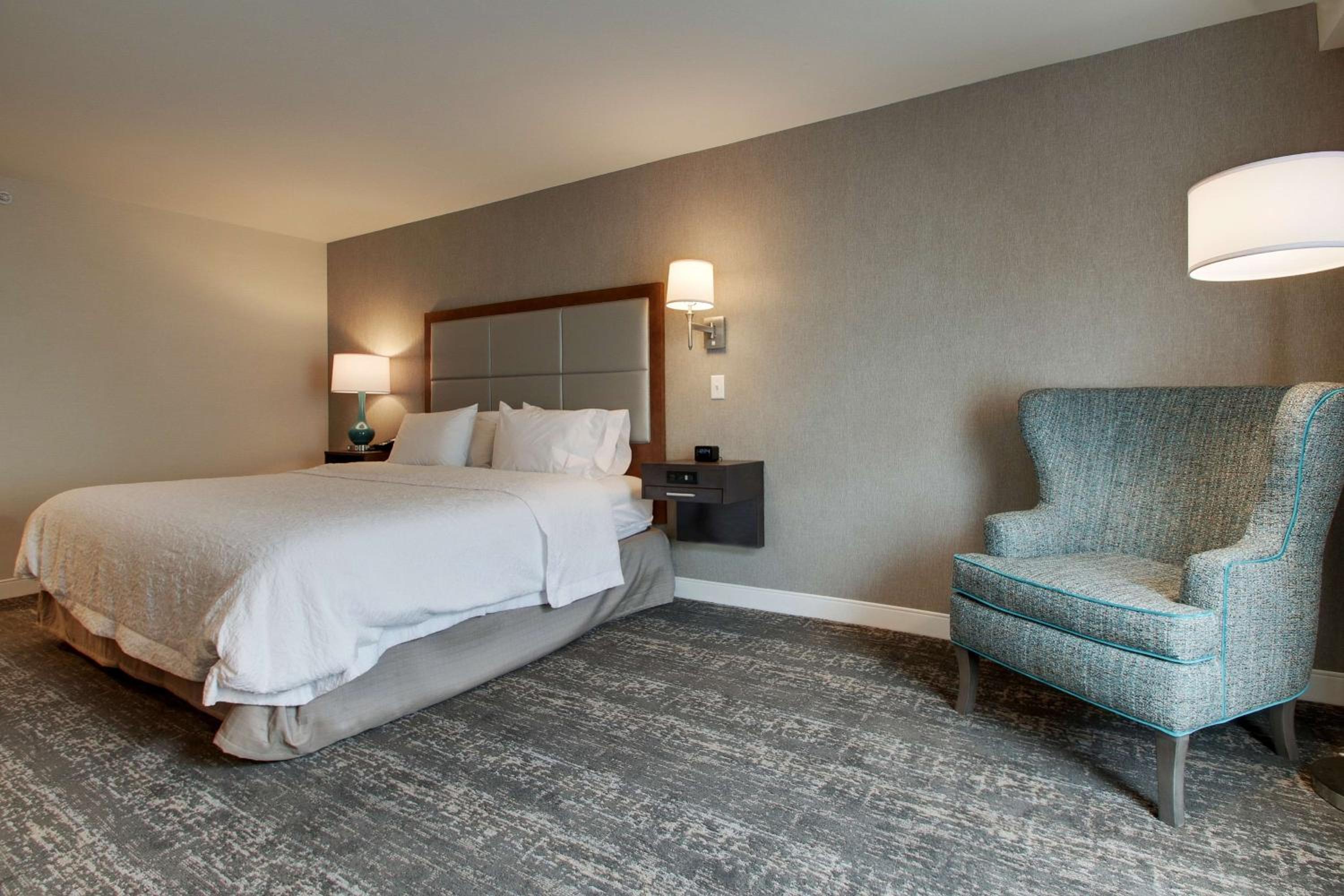 Queen Room with Two Queen Beds - Mobility and Hearing Access/Non-Smoking - Photo 2