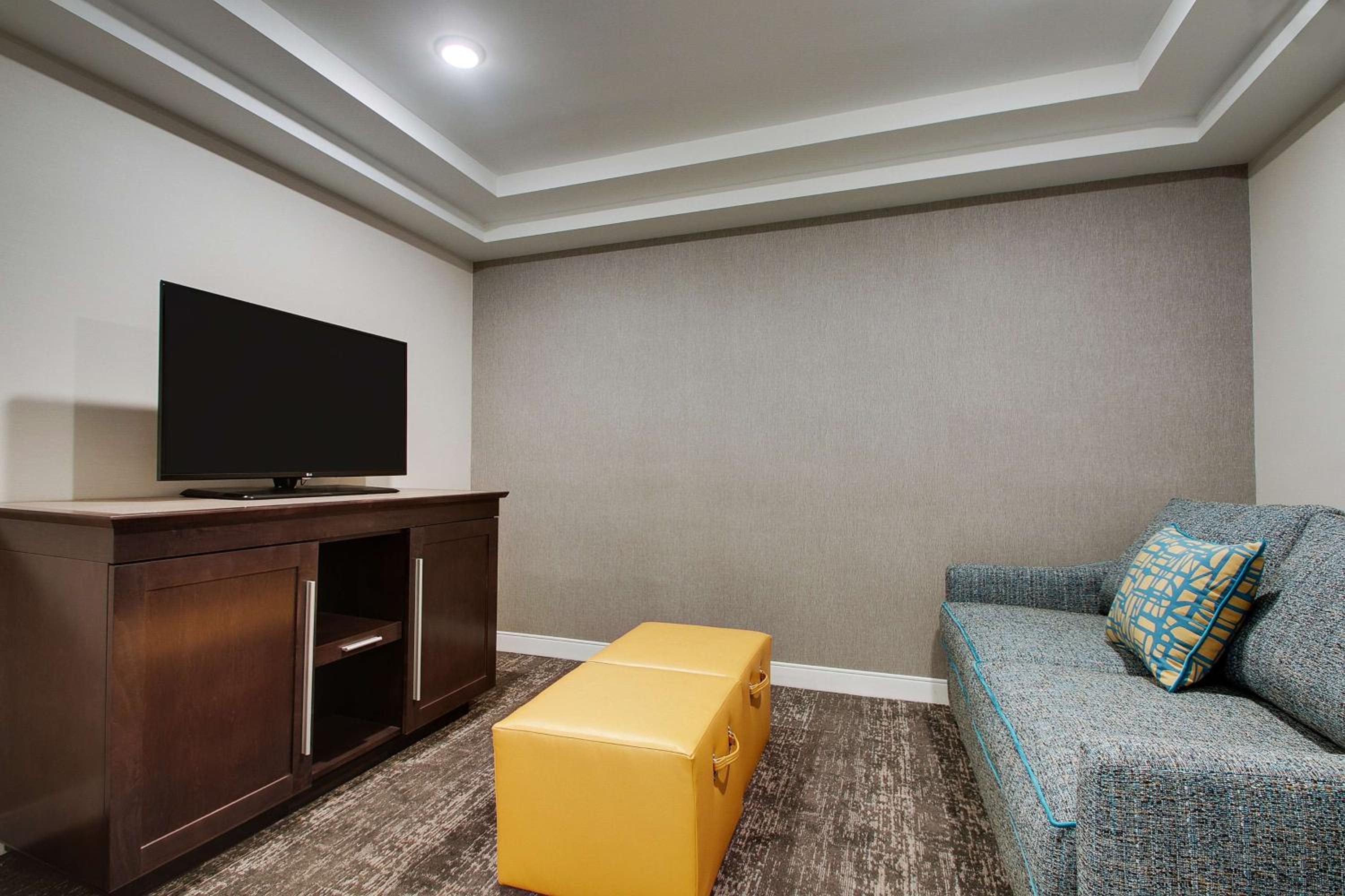 King Room with Sofa Bed - Non-Smoking - Photo 3