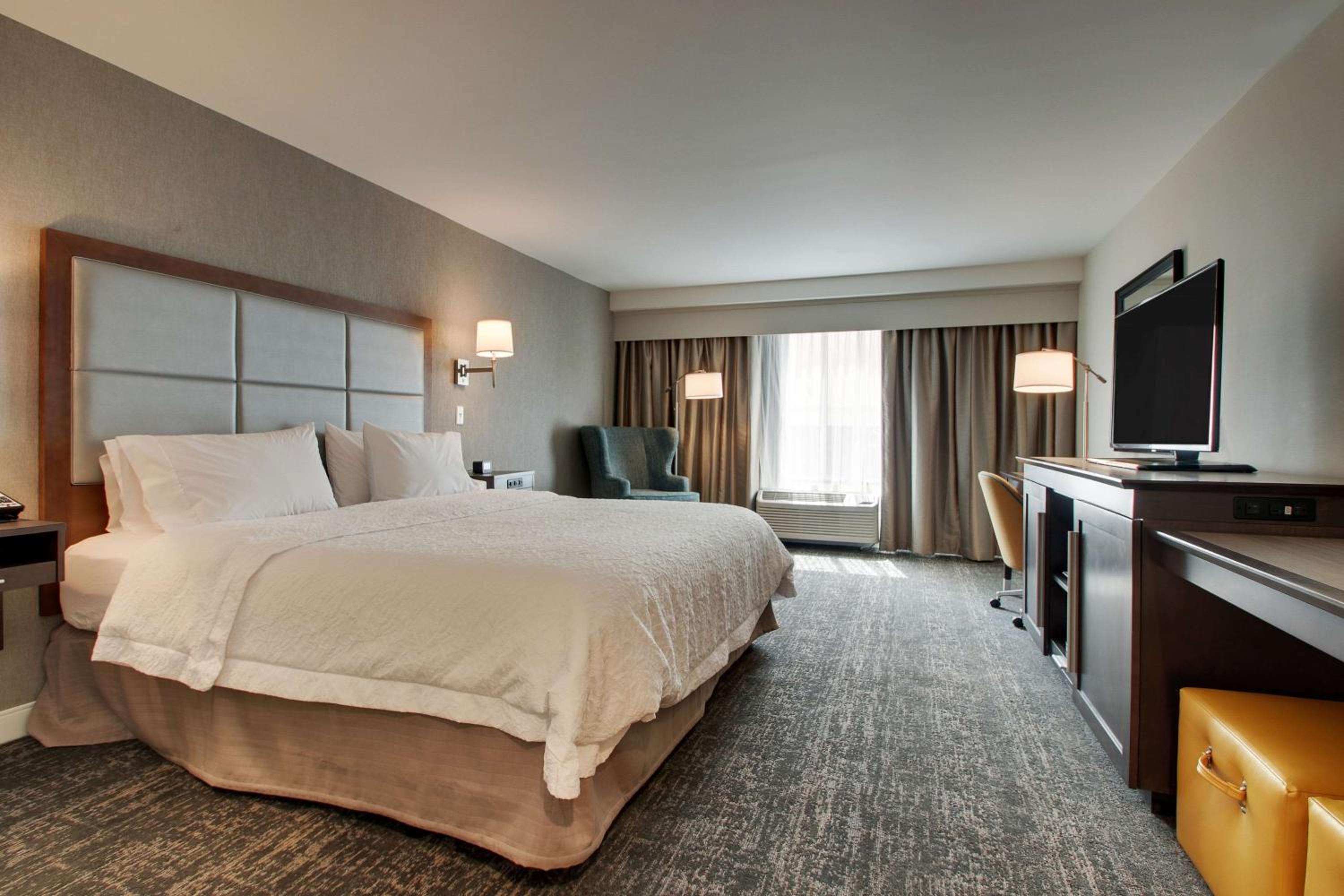 Queen Room with Two Queen Beds - Mobility and Hearing Access/Non-Smoking - Photo 4