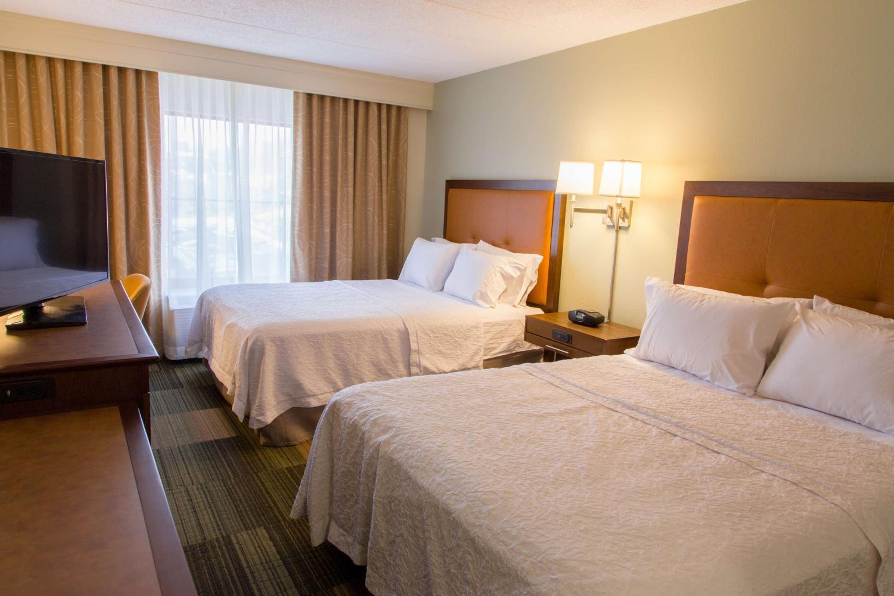 Room with Two Queen Beds - Non-Smoking photo 3