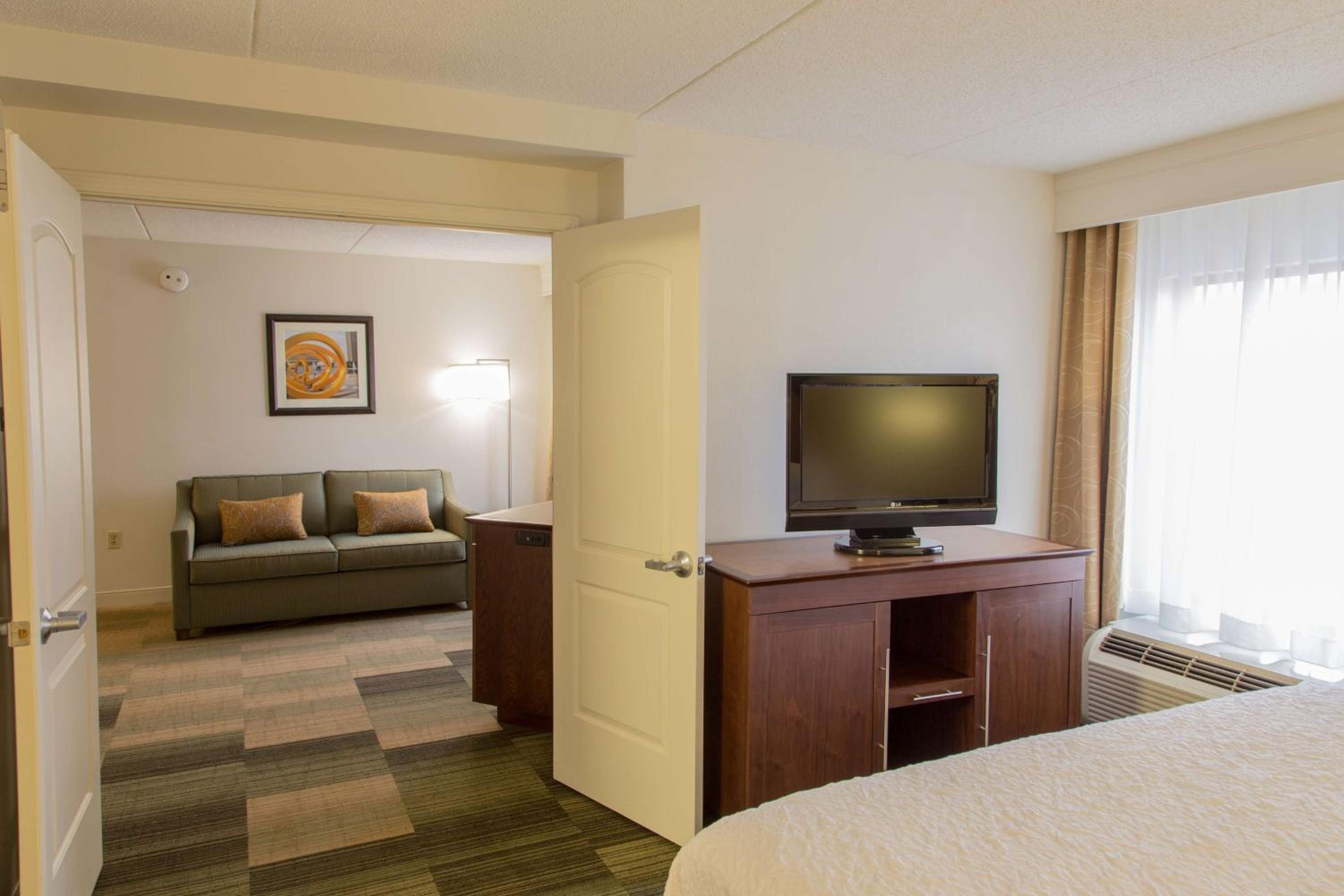 One-Bedroom King Suite with Whirlpool - Non-Smoking  photo 1