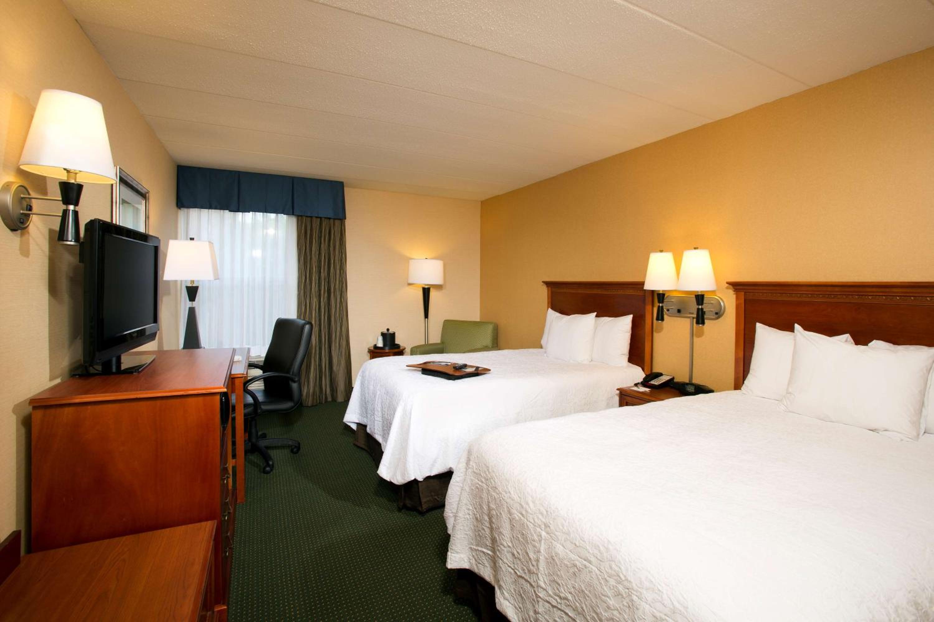 Double Room with Two Double Beds - Non-Smoking - Photo 3