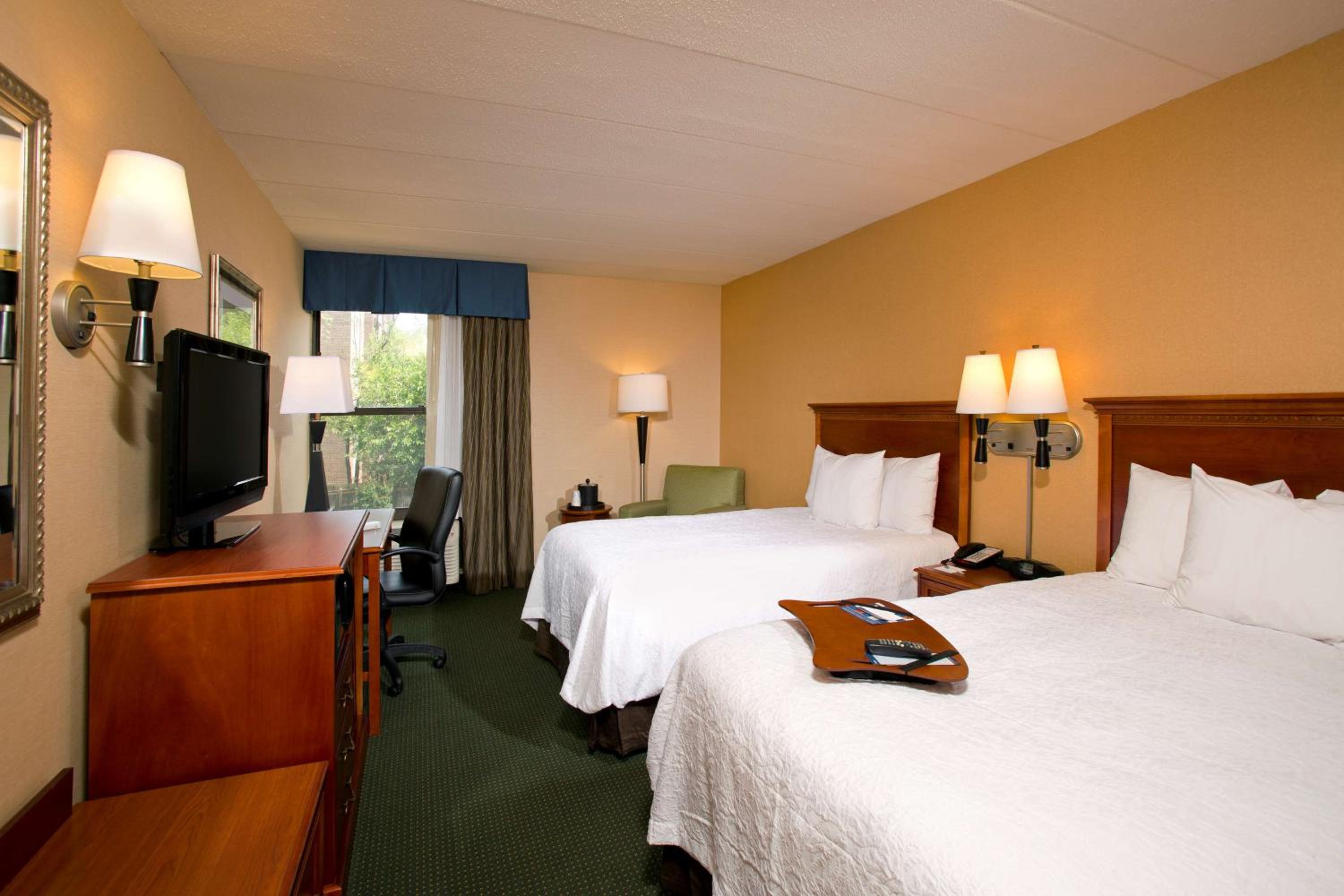 Double Room with Two Double Beds - Non-Smoking - Photo 4